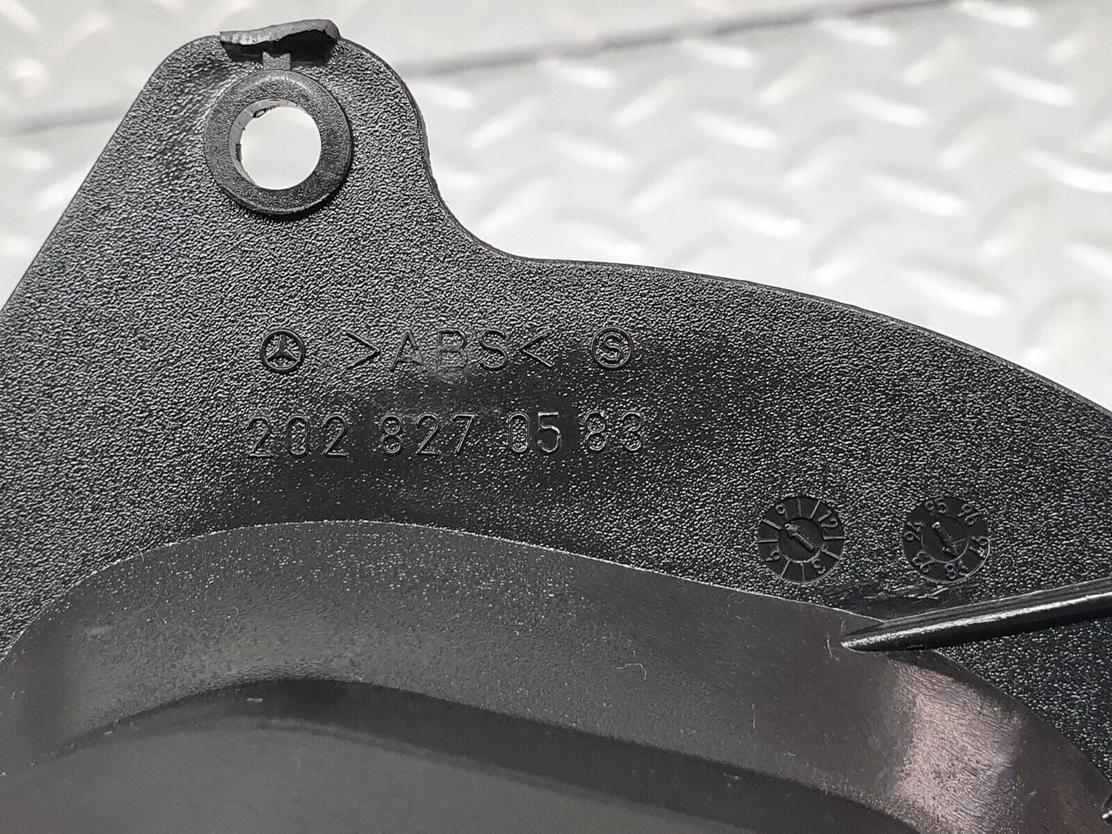 41745 Mercedes-Benz W202 C200 Front Left Door Speaker Cover 2028270583