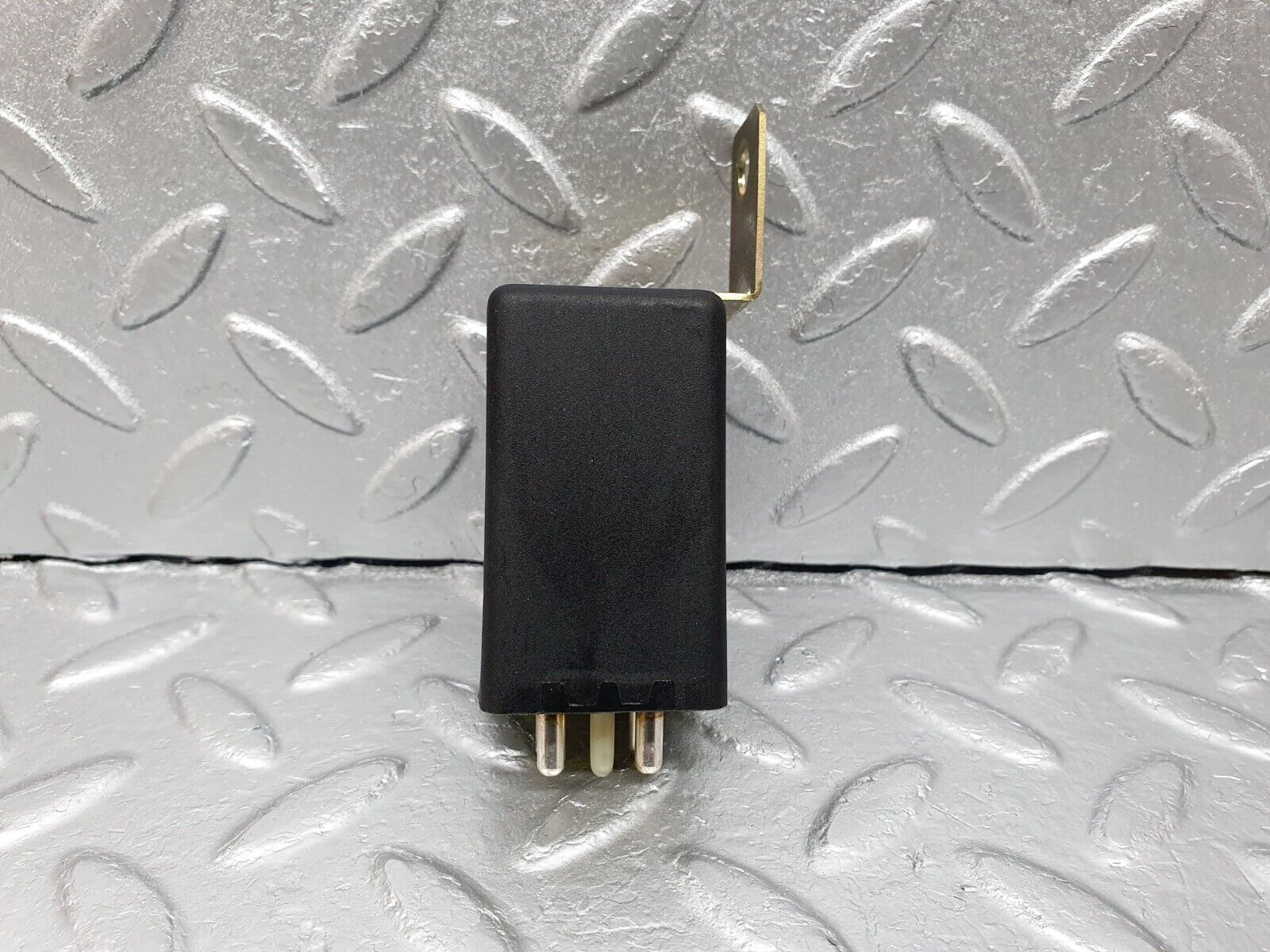 41637 Mercedes-Benz W124 200E Instrument Cluster Light Relay 0045450832