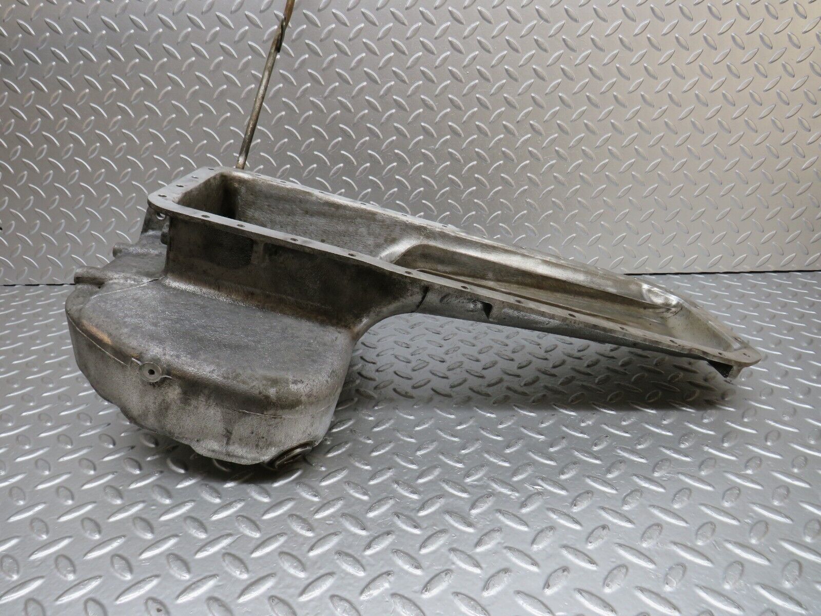 32811 Mercedes-Benz C107 R107 350 V8 Oil Pan Oil Sump 1160102913 1160140166