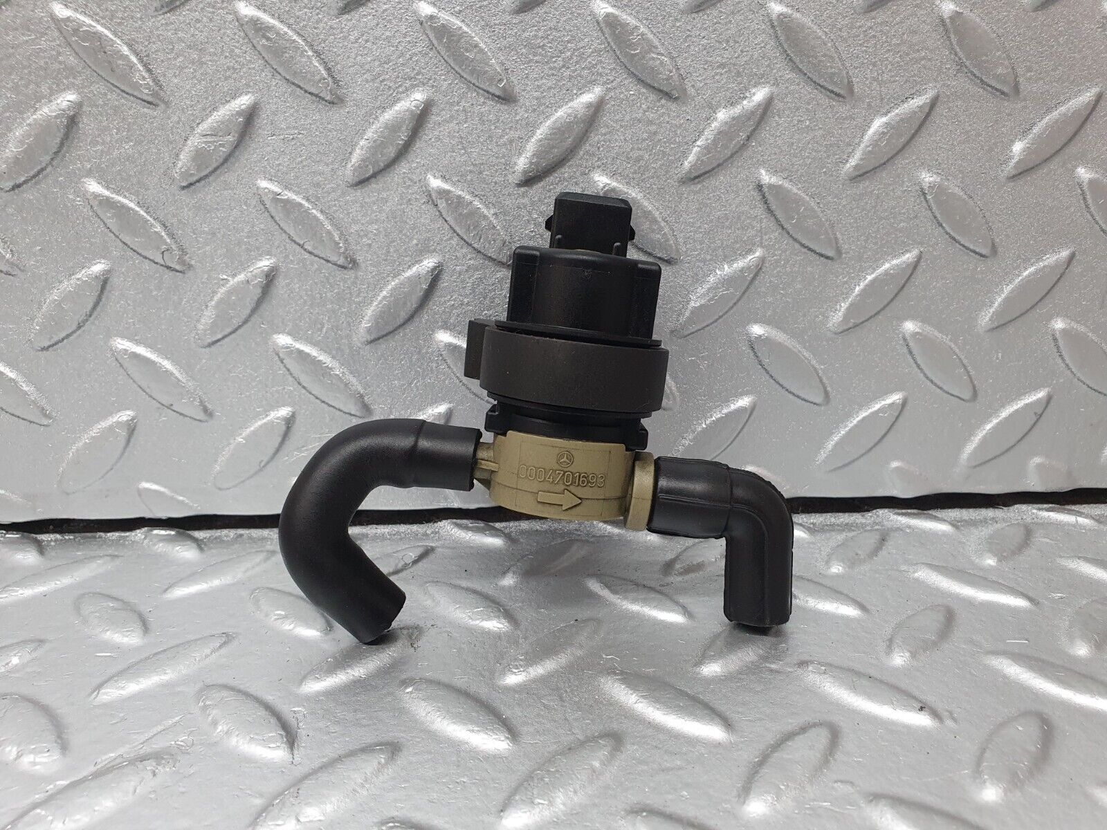 41820 Mercedes-Benz W202 C200 Fuel Regeneration Vacuum Valve 0004701693