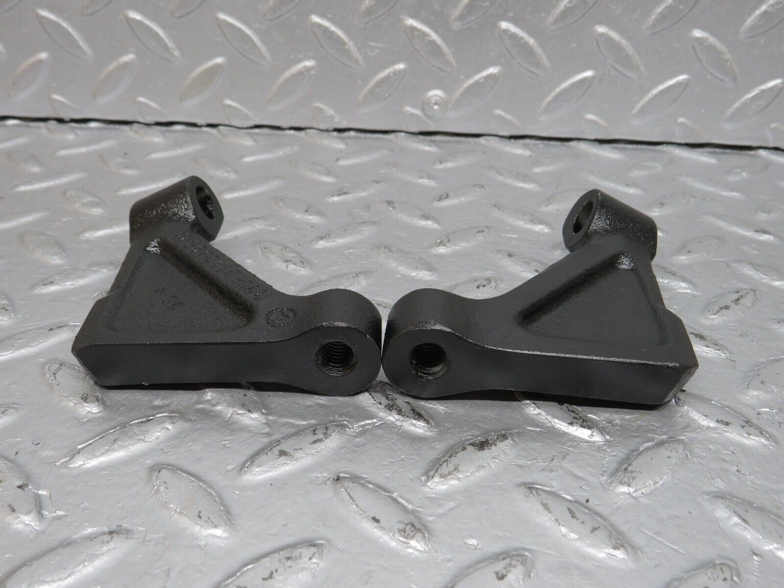 40092 Mercedes-Benz R107 350SL Engine Mount Bracket Pair 1160110995 1160110895