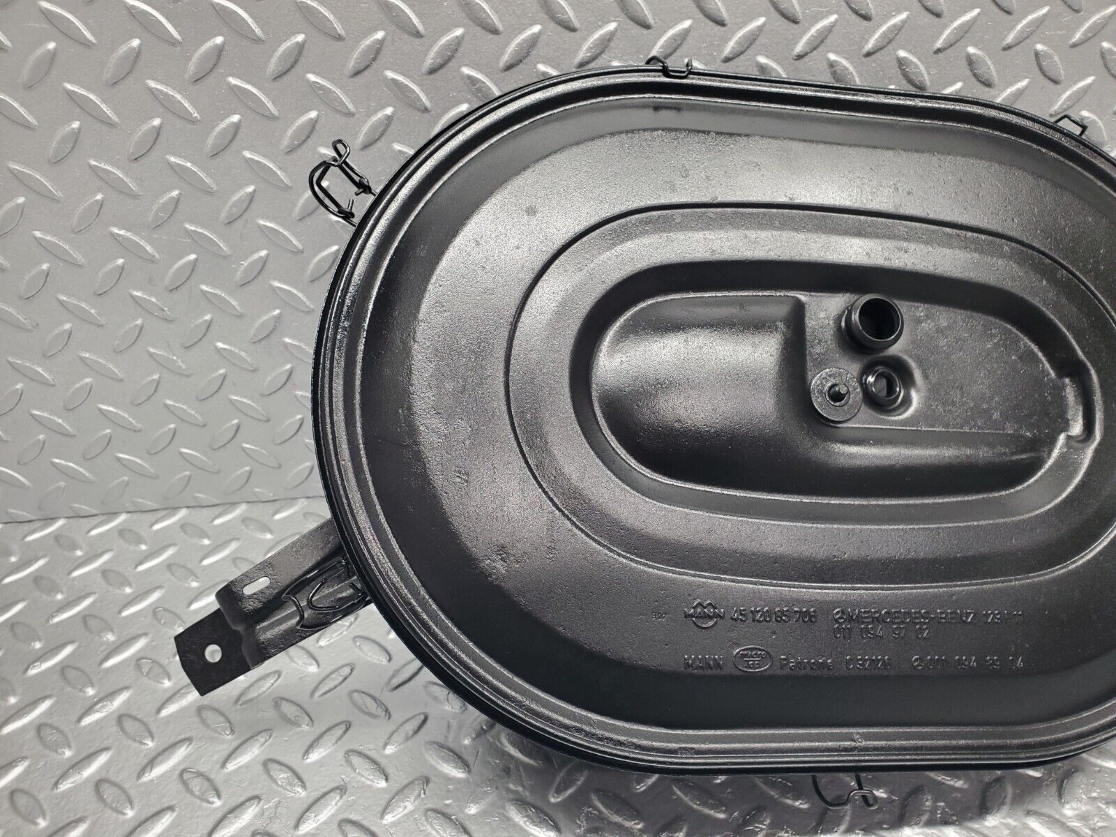 46364 Mercedes-Benz C123 280CE Coupe Air Filter Box Housing 0110949702 0010948904