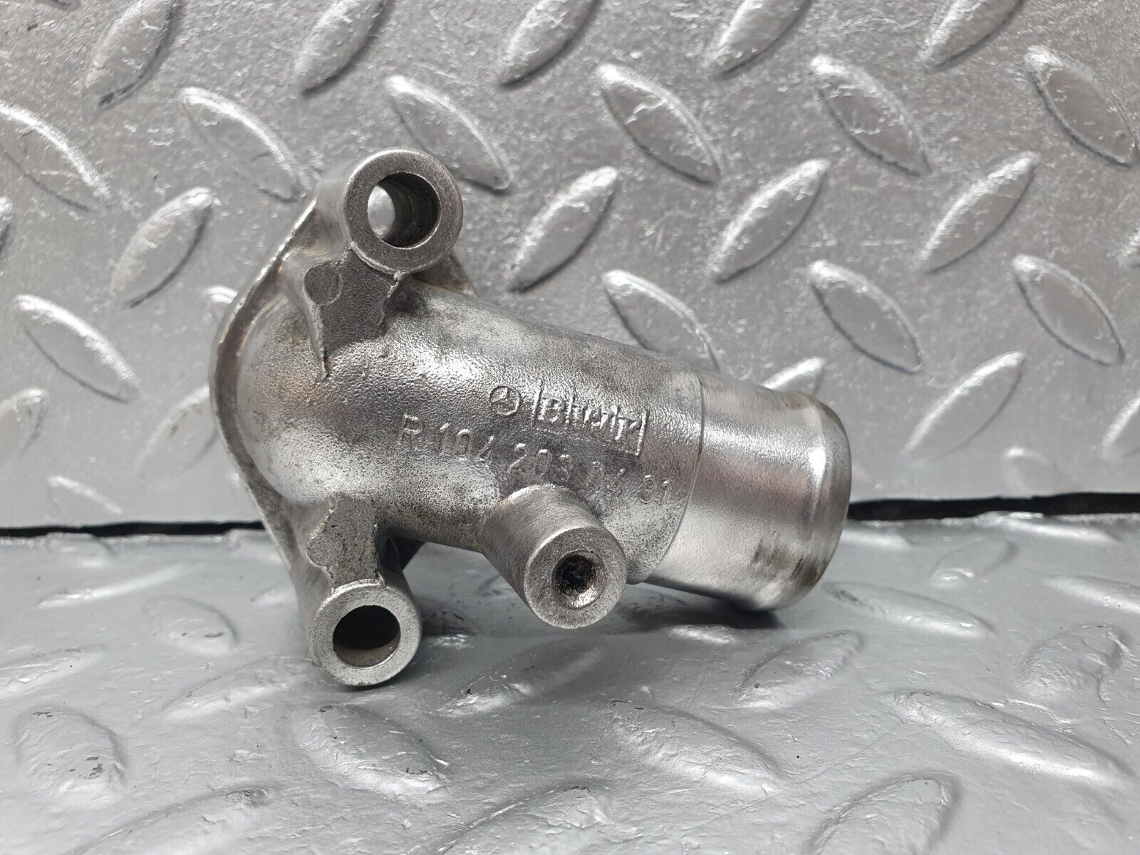 42306 Mercedes-Benz R129 320SL Coupe Coolant Flange Pipe 1042030431