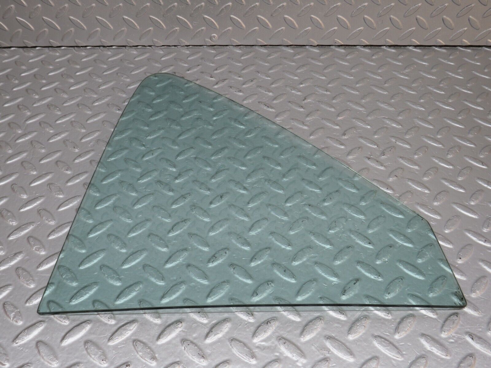 40187 Mercedes-Benz R107 Hardtop Quarter Window Glass Left Side