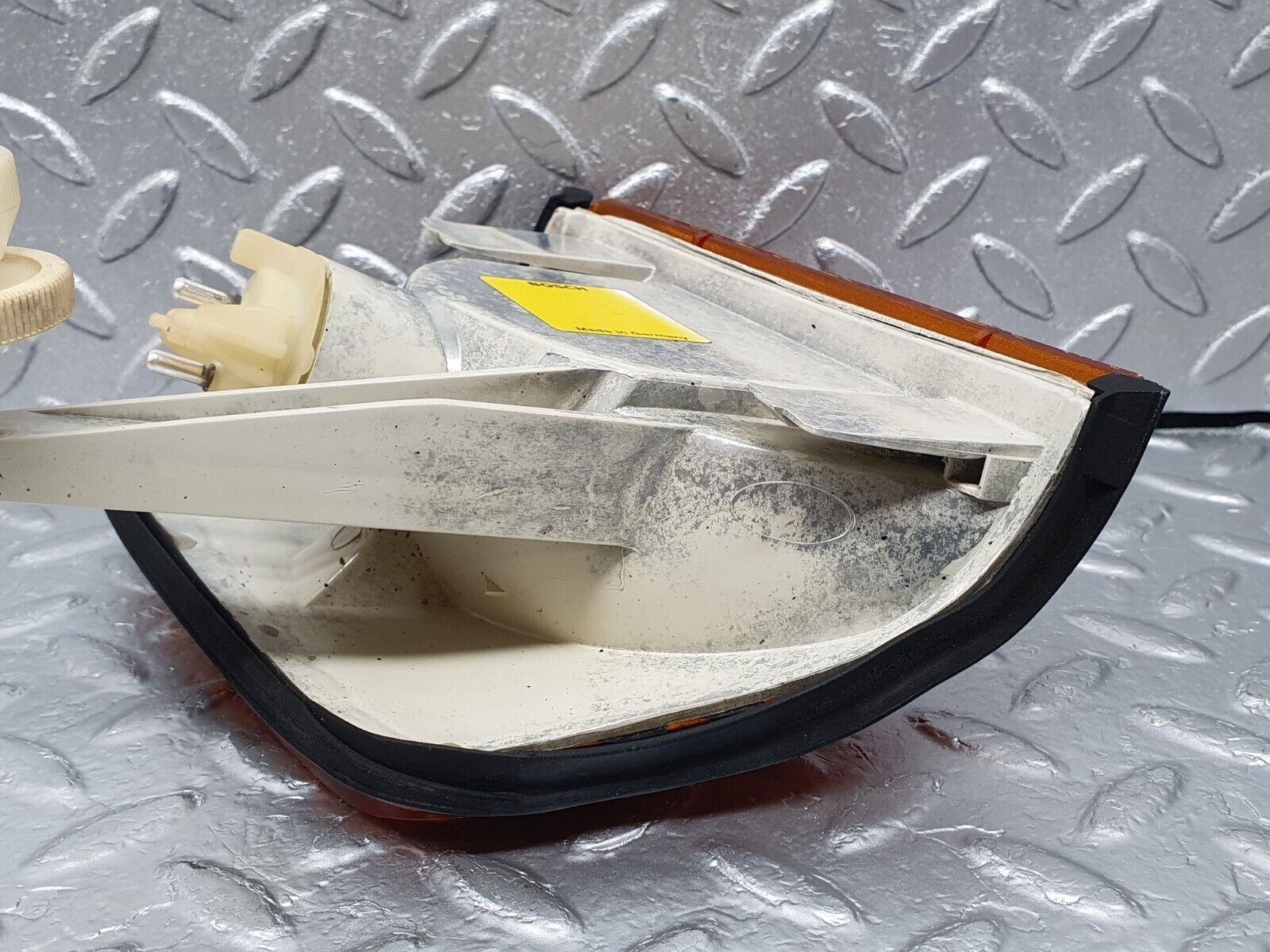 42784 Mercedes-Benz W201 190 2.0L Indicator Light Front Left Bosch 1305232911