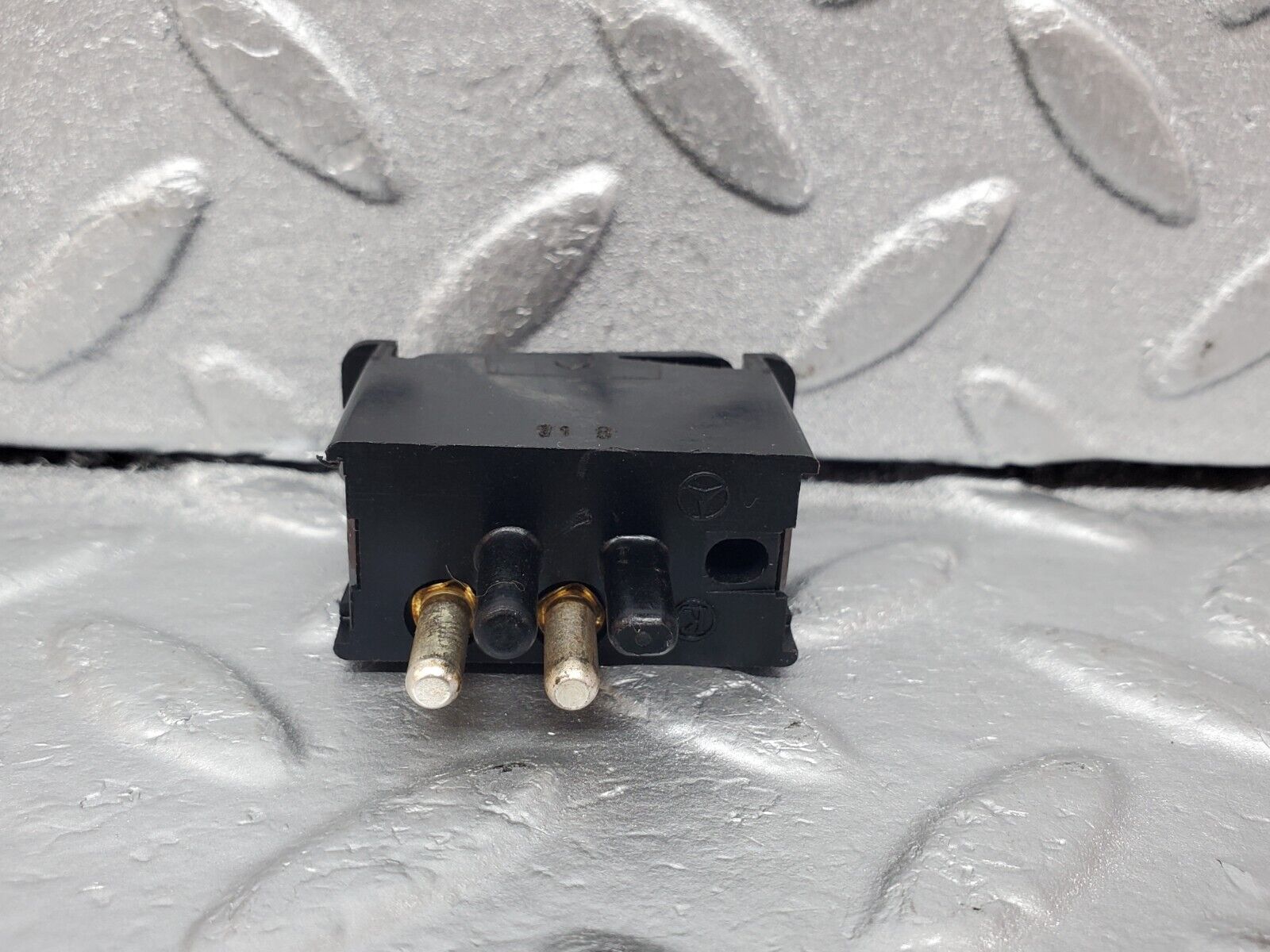 45653 Mercedes-Benz W126 420SE Interior Light Switch 0008205910