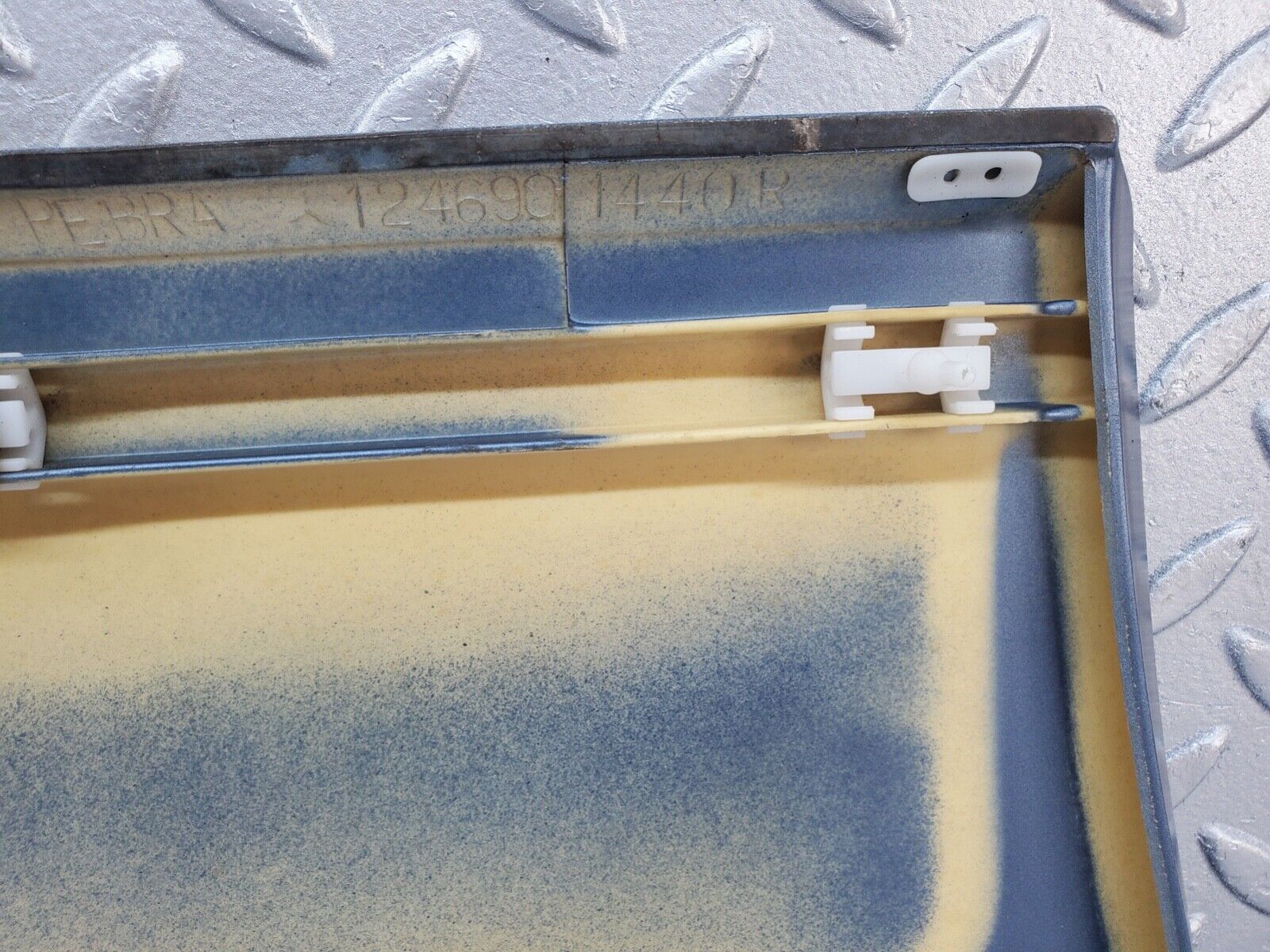 44645 Mercedes-Benz W124 220E Front Right Fender Wing Moulding Trim 1246901440