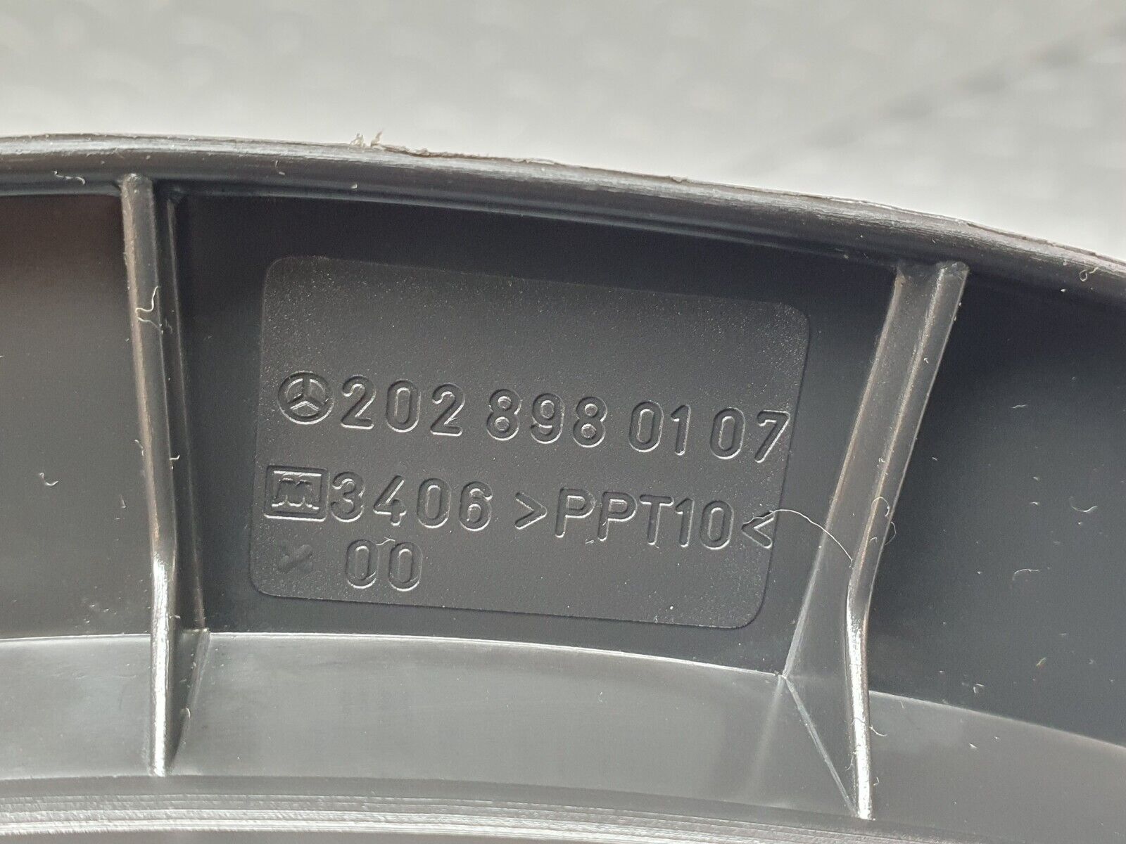 41736 Mercedes-Benz W202 C200 Spare Wheel Holder 2028980107