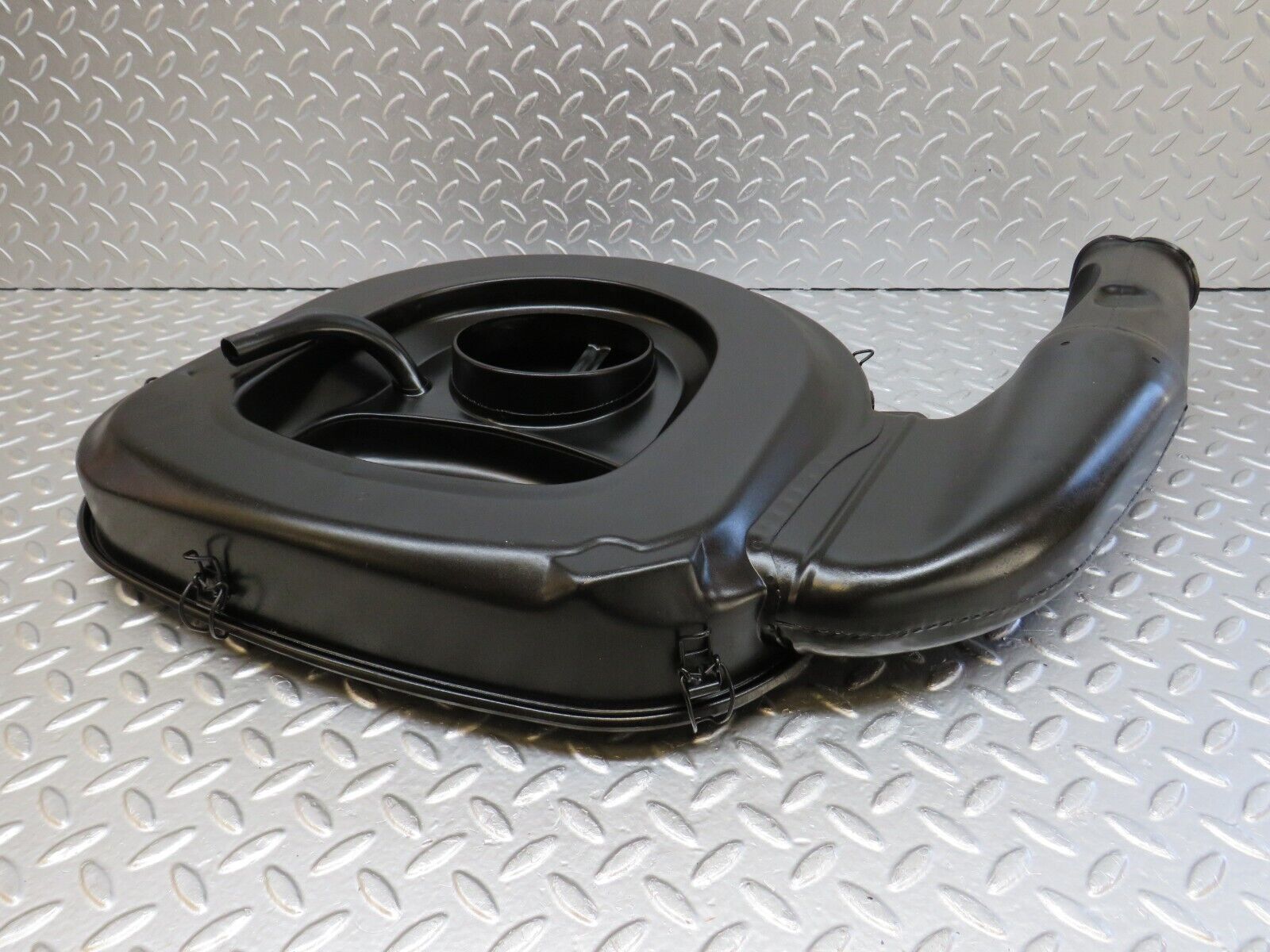 33559 Mercedes-Benz C107 R107 Air Filter Box Housing 0080948902