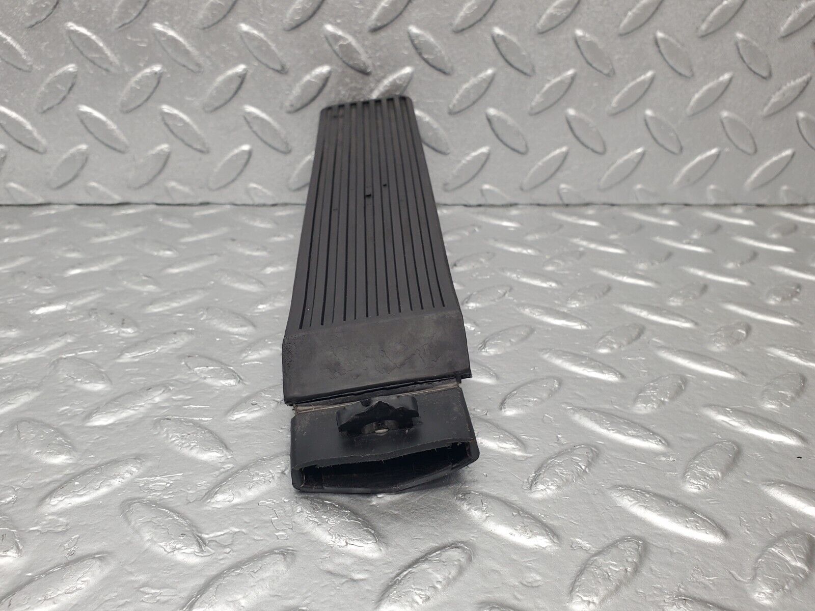 46362 Mercedes-Benz C123 280CE Coupe Accelerator Pedal With Rubber 1233010082