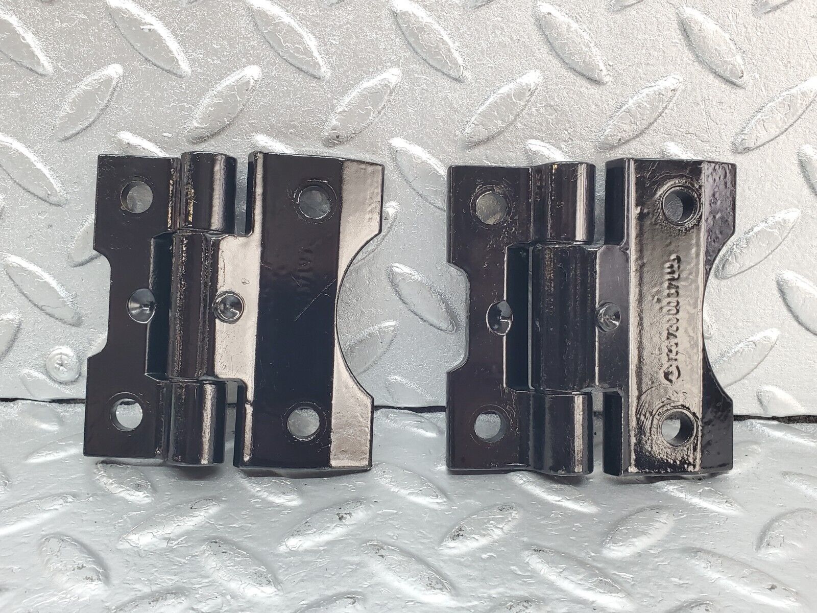 44338 Mercedes-Benz W123 280E Door Hinge Pair Left Side 1237200037