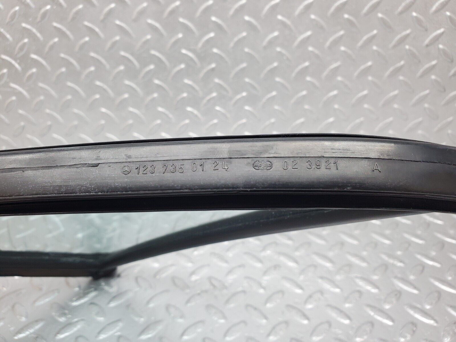 44370 Mercedes-Benz W123 280E Rear Left Quarter Window Glass 1237350124