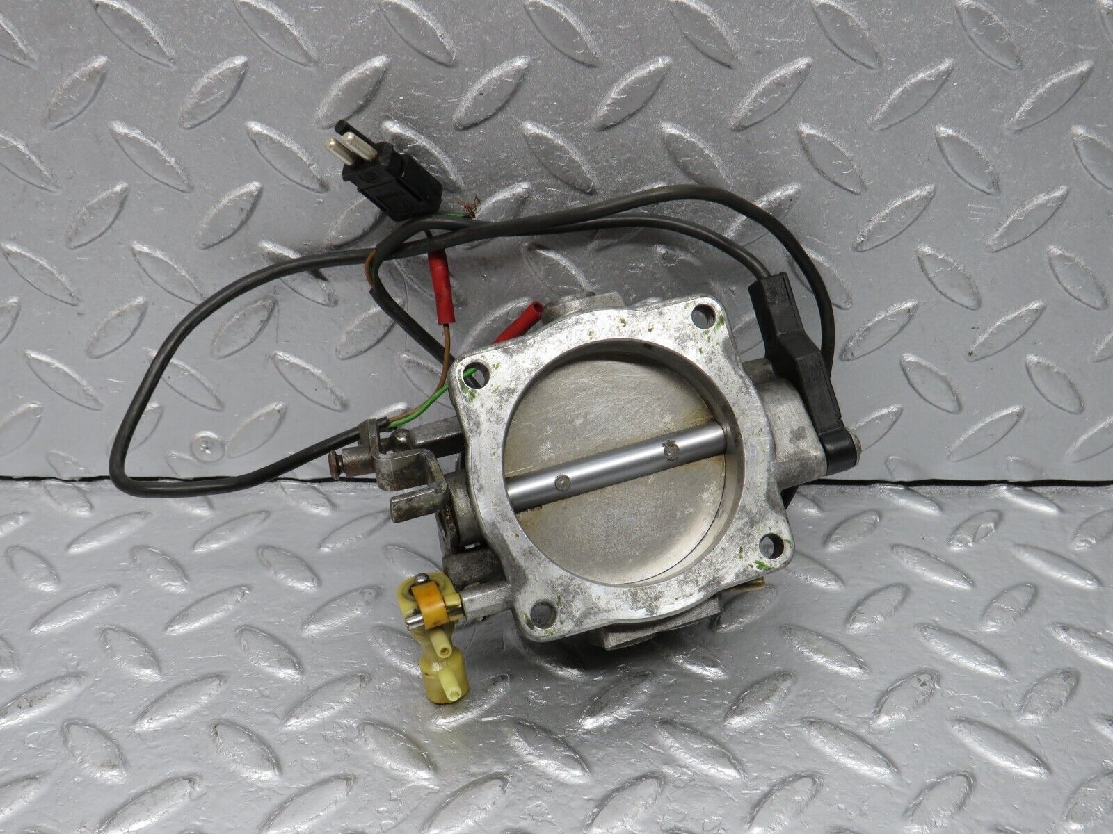 39293 Mercedes-Benz R107 500SL Throttle Body Valve With Sensor 0011406153