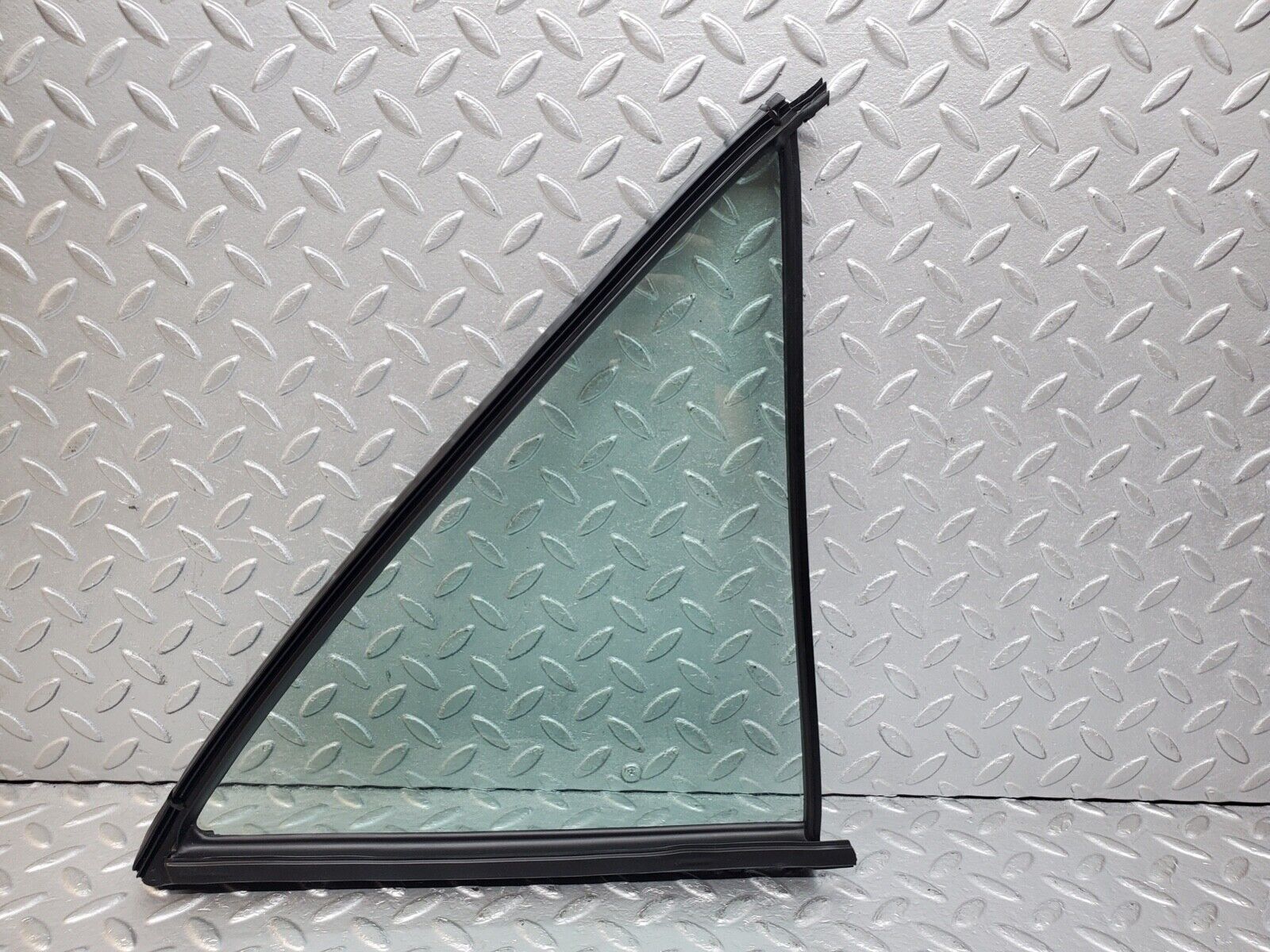 44635 Mercedes-Benz W124 220E Rear Left Quarter Window Glass 1247350524