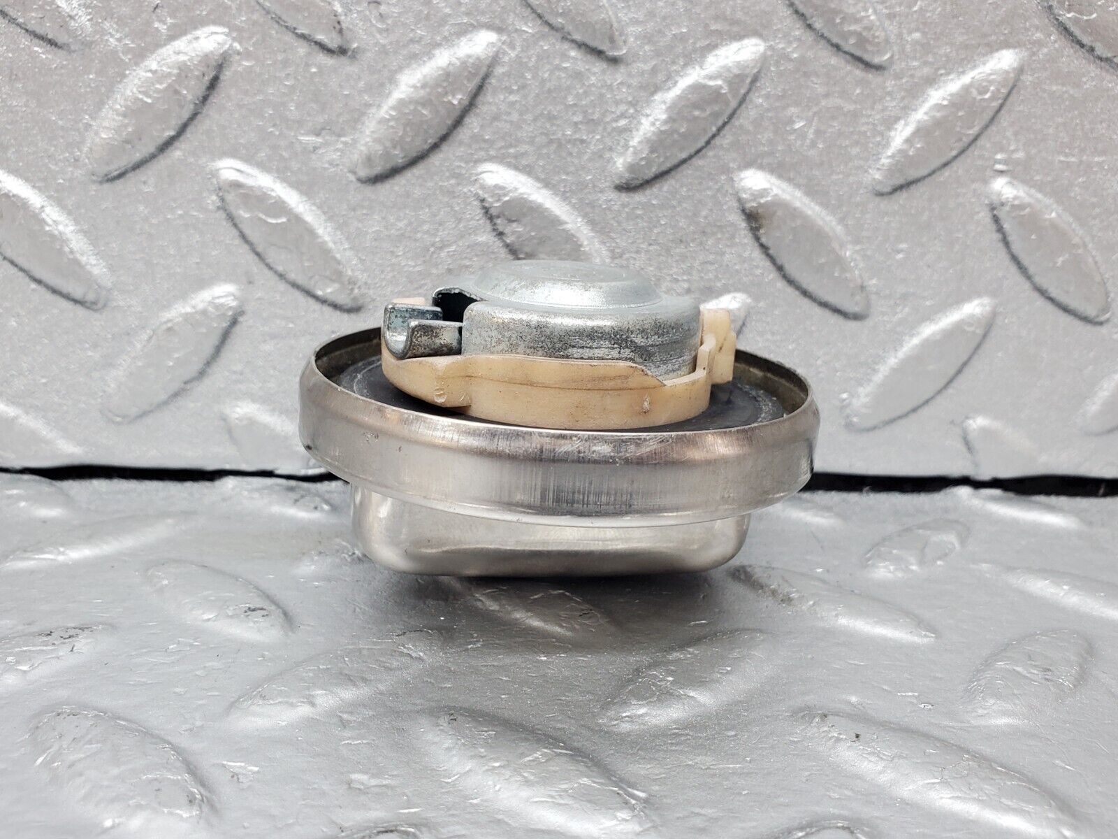 44826 Mercedes-Benz W124 220E Fuel Tank Cap 1244700005