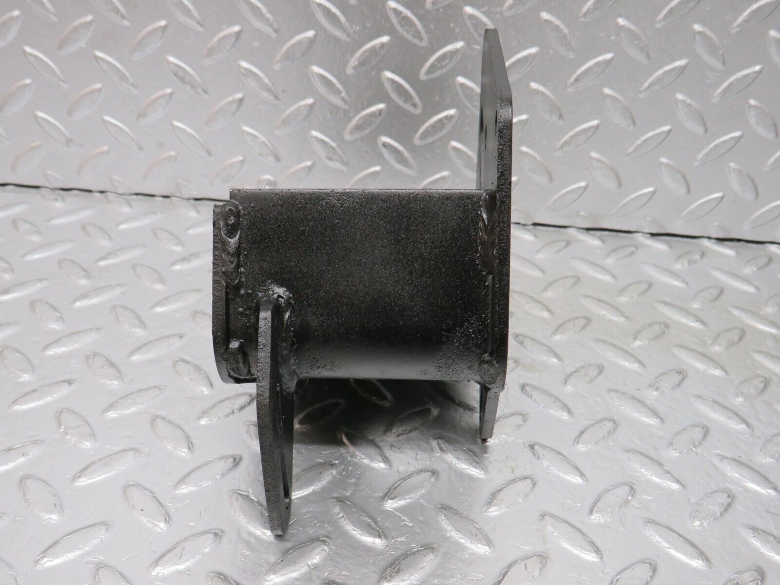 32983 Mercedes-Benz C107 R107 350 V8 Power Steering Pump Bracket