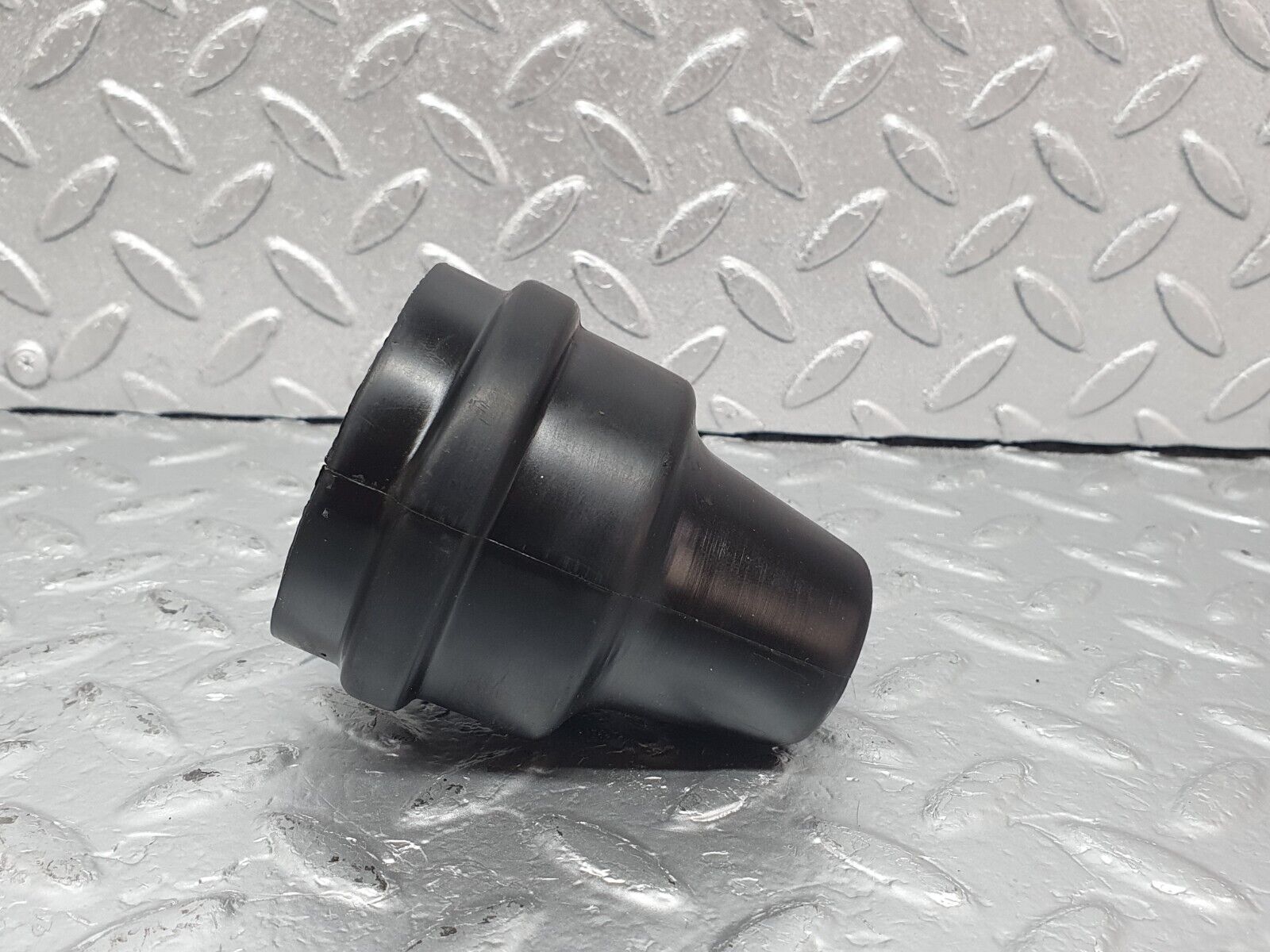 44022 Mercedes-Benz C123 230CE Coupe Ignition Coil Protective Cap 0001581785