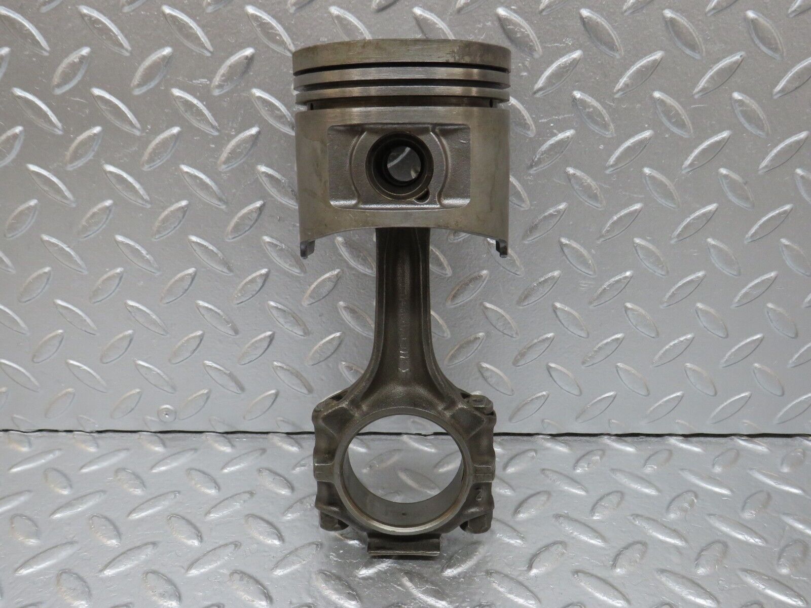 33036 Mercedes-Benz C107 R107 350 V8 Piston With Connecting Rod 92mm 11607