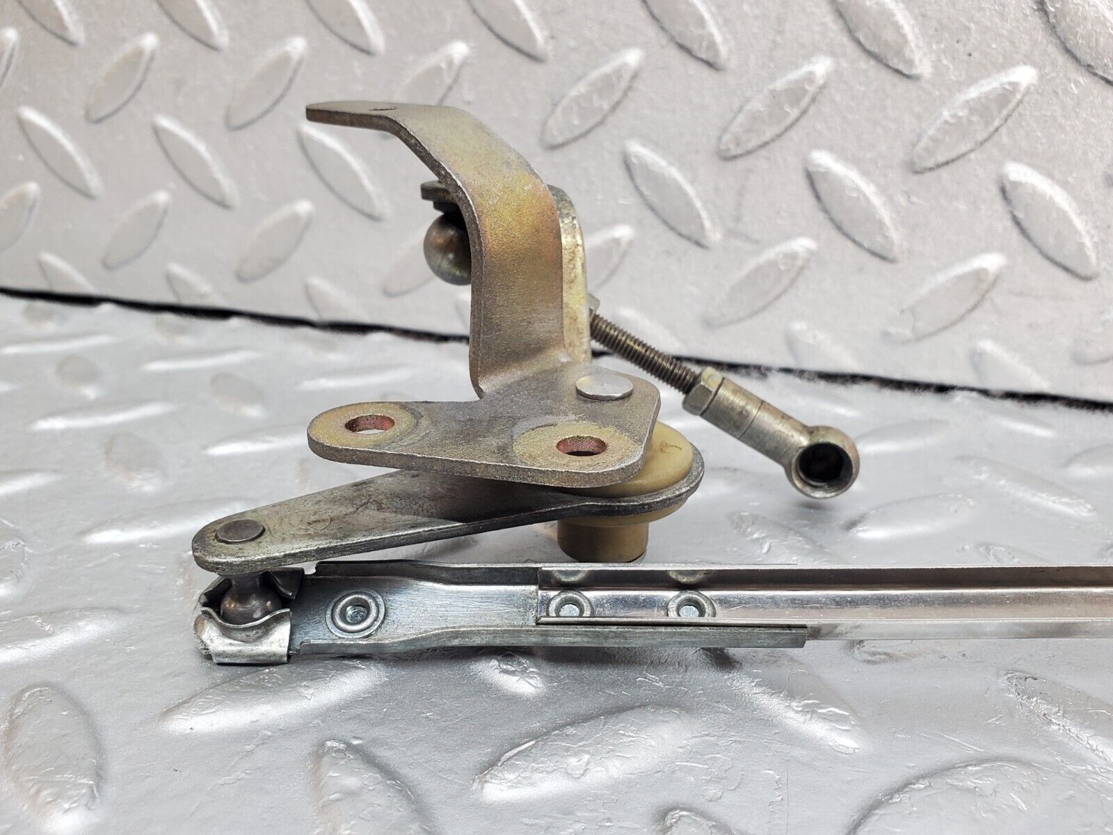 45370 Mercedes-Benz 280E M110.983 Throttle Linkage