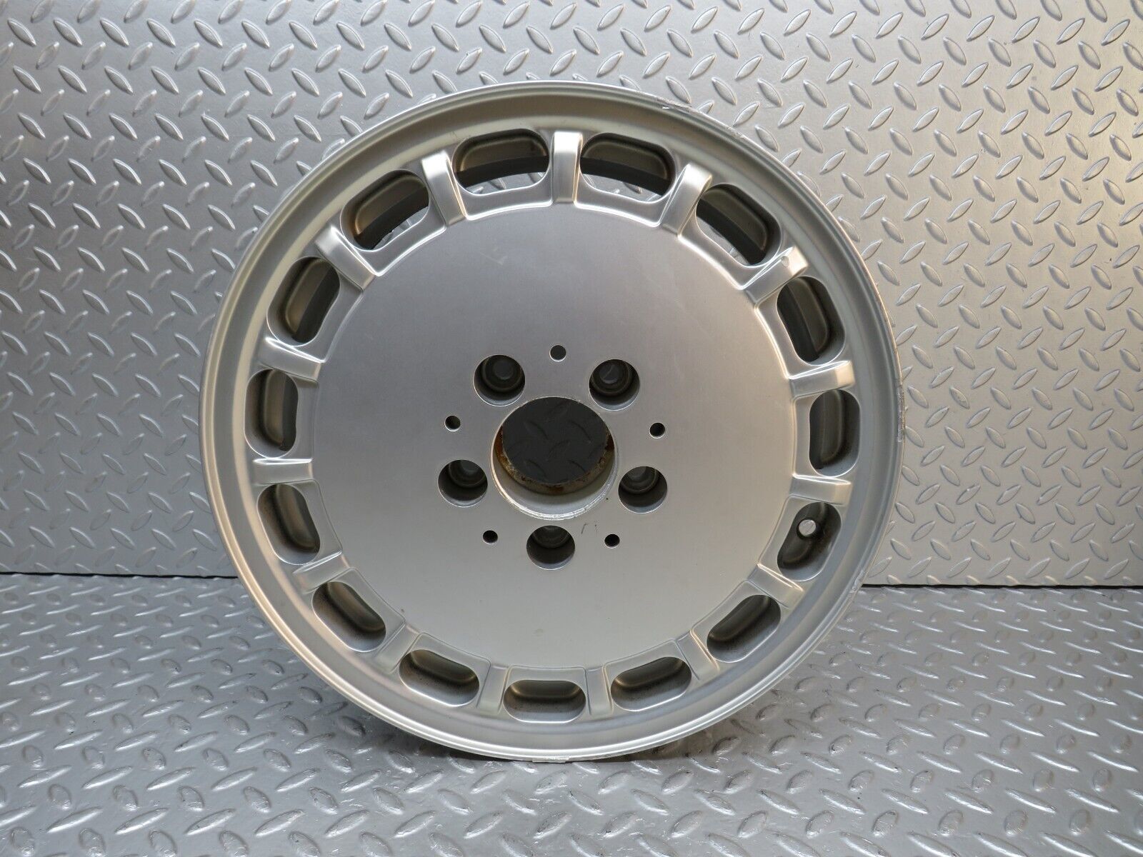 39529 Mercedes-Benz R107 Alloy Wheel 7Jx15H2 ET44 2014001302