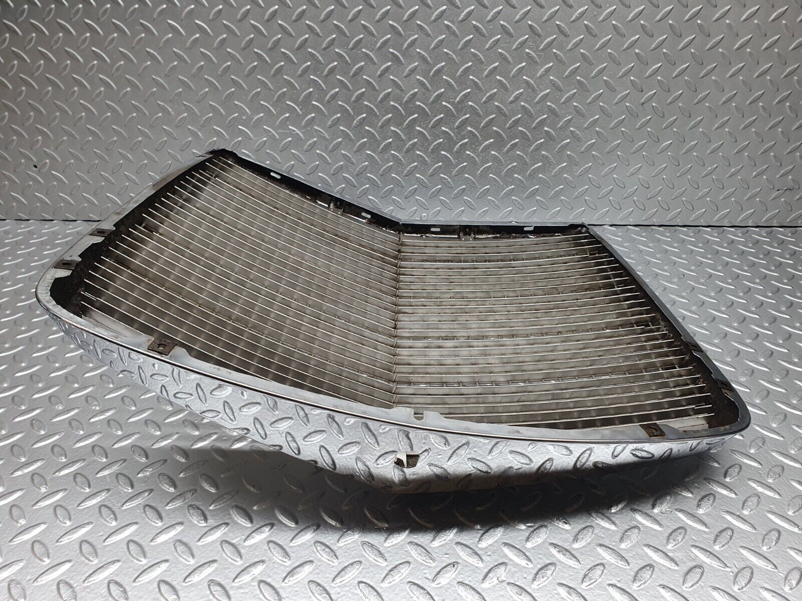 43398 Mercedes-Benz W108 280SE Bonnet Grill Chrome