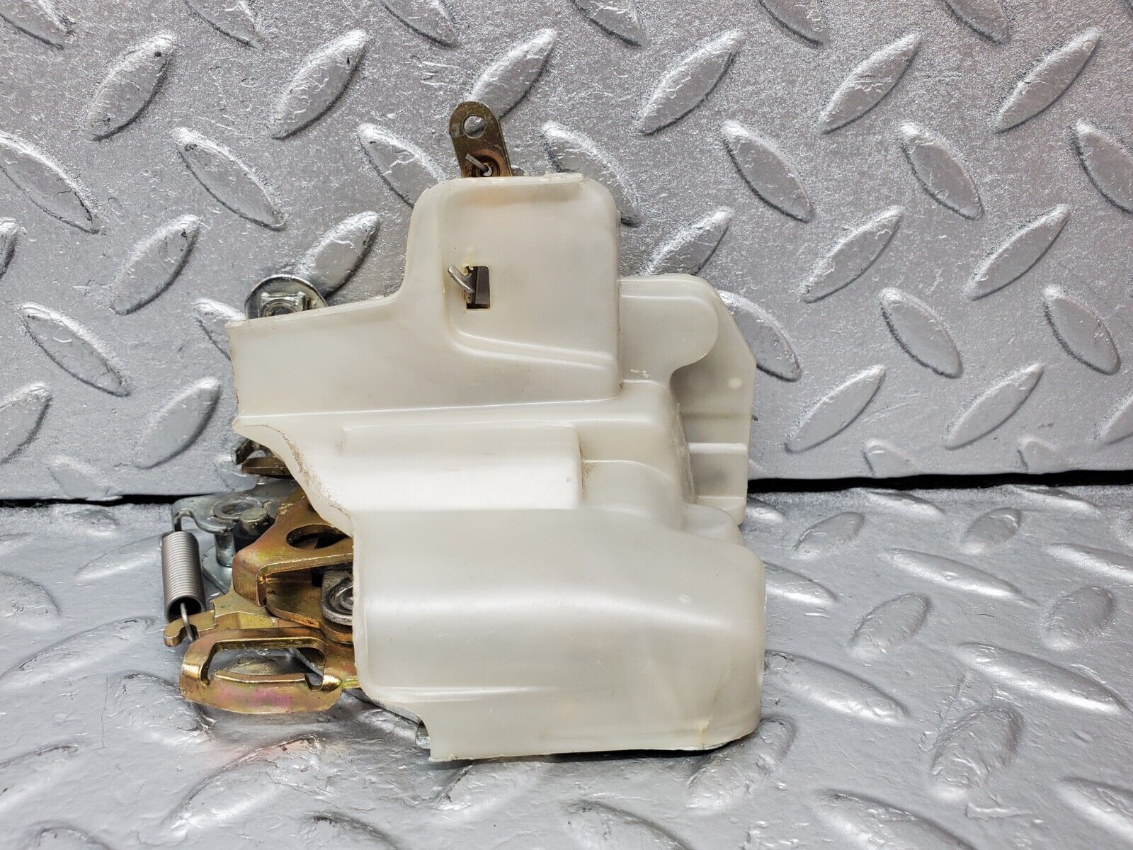 45621 Mercedes-Benz W126 420SE Front Left Door Lock Mechanism 1237230108