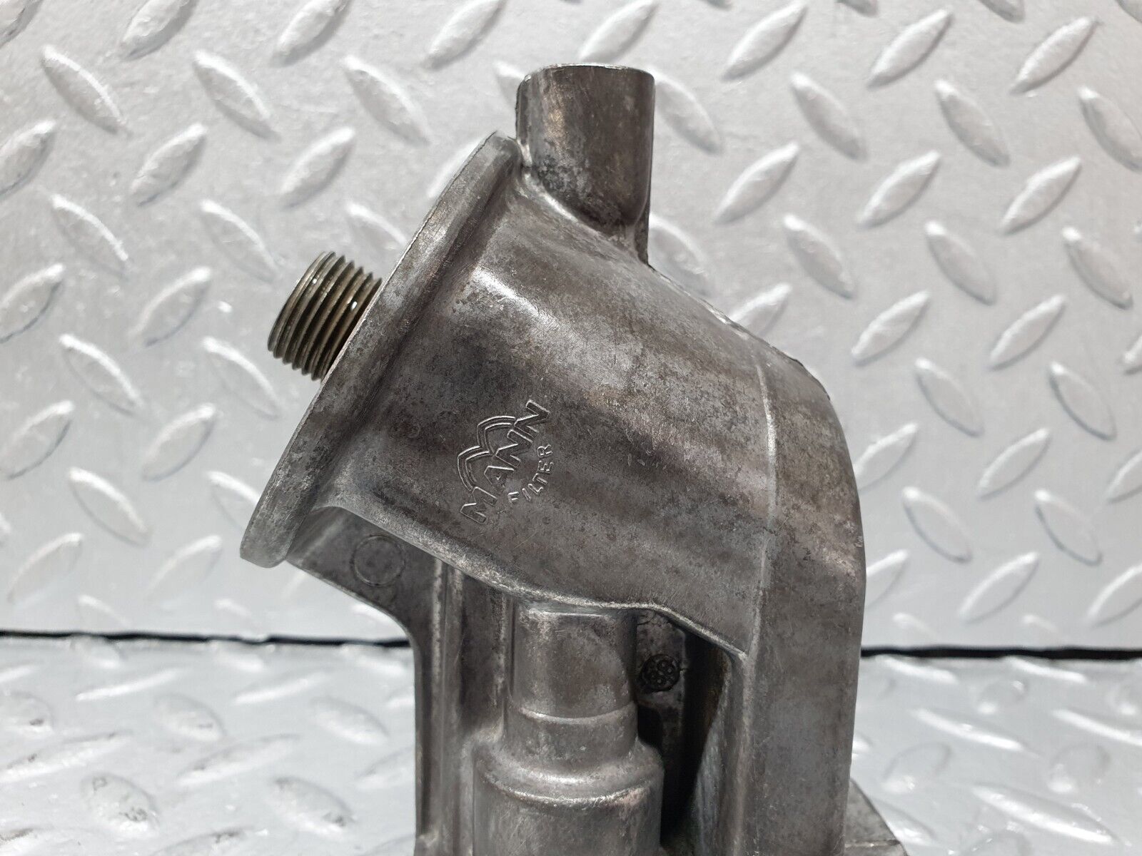 41629 Mercedes-Benz W124 200E Oil Filter Housing 1021800038