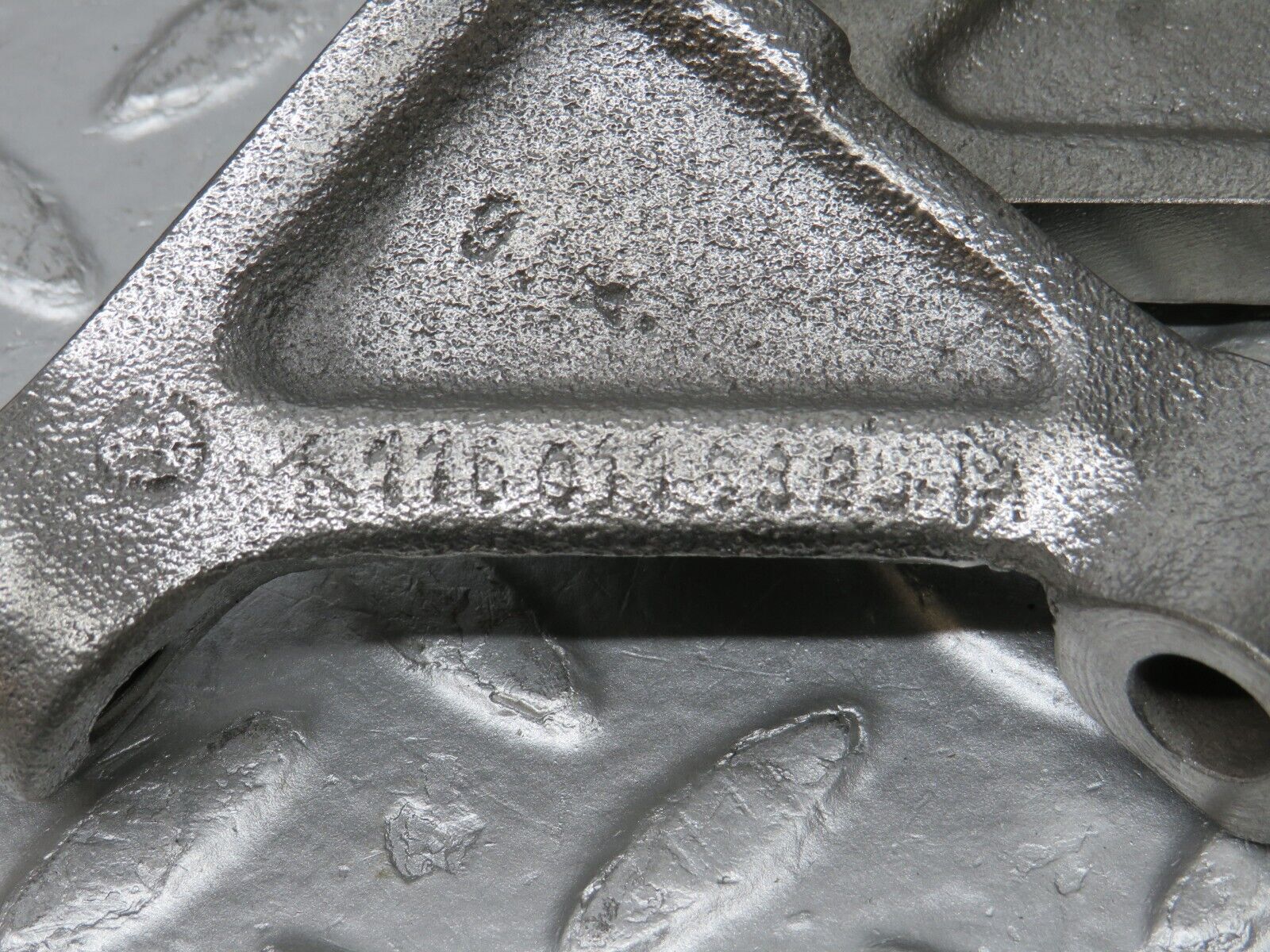 32952 Mercedes-Benz C107 R107 Engine Mount Bracket Pair 1160110895 1160110995