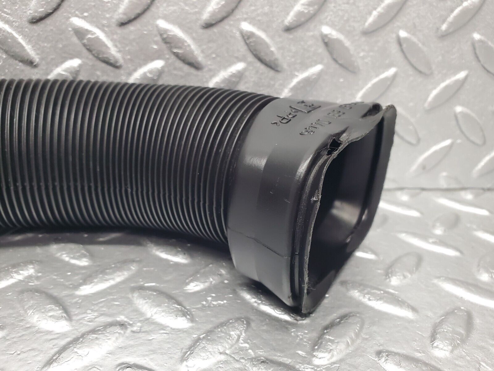 46870 Mercedes-Benz R129 320SL Coupe Air Intake Duct Pipe 1298310446