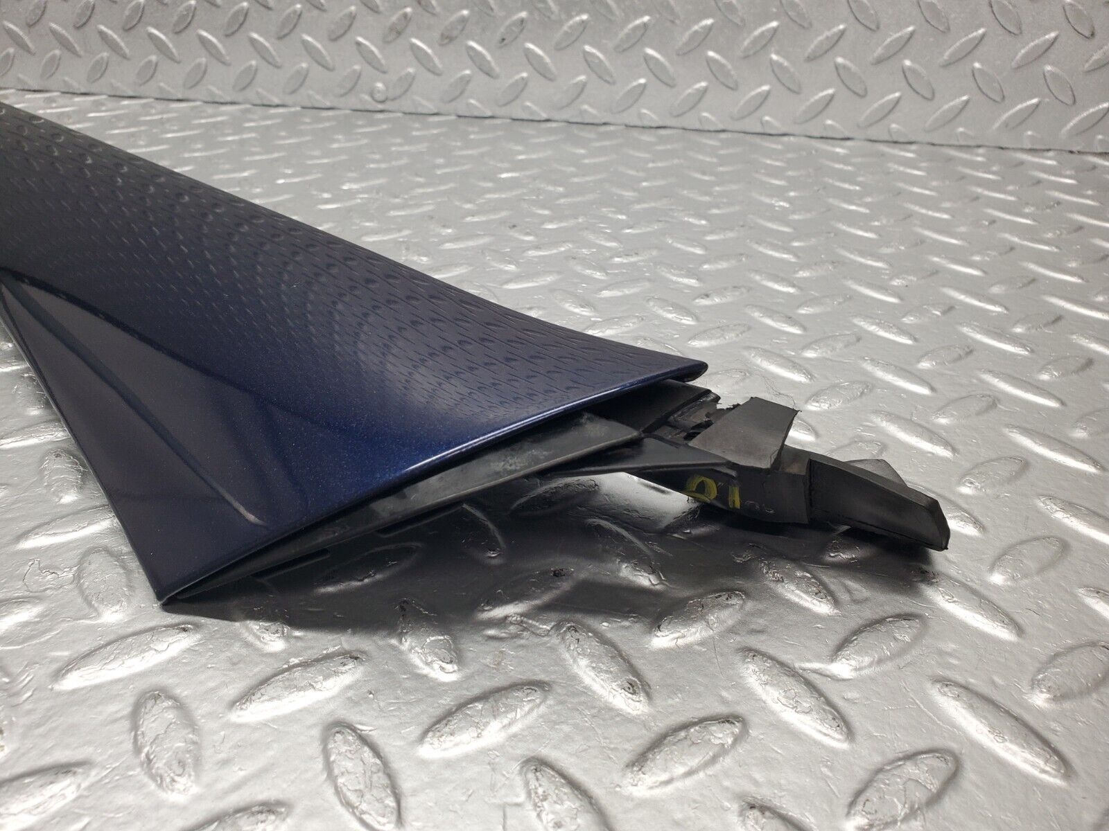 46757 Mercedes-Benz R129 320SL Coupe A Pillar Exterior Trim Right 1296980218 1296980198