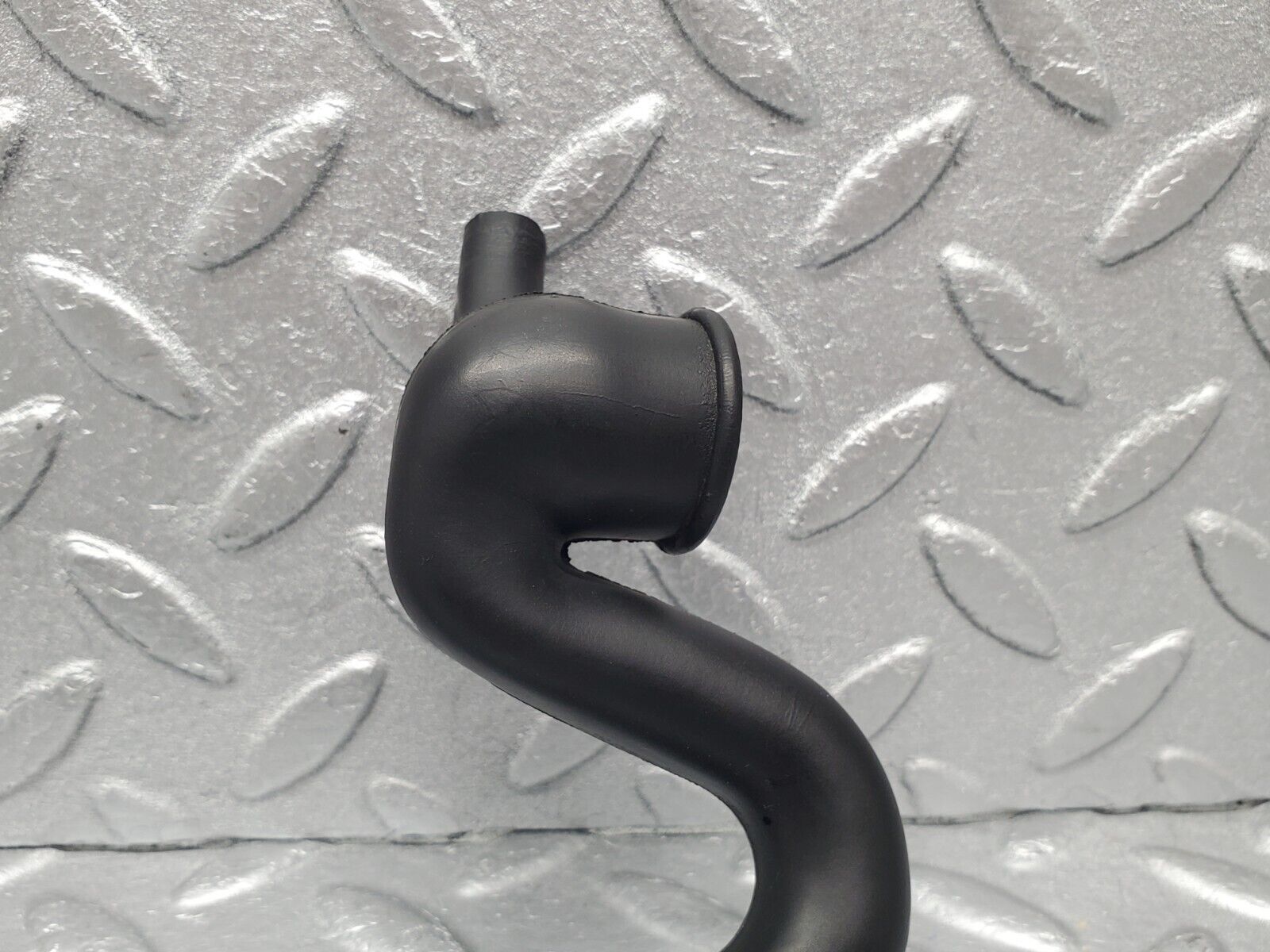 46427 Mercedes-Benz C123 280CE Coupe Crankcase Breather Hose Pipe 1100942482