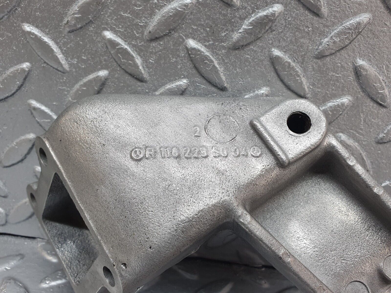 43554 Mercedes-Benz C126 380SEC Coupe Engine Mount Bracket Left 1162235004