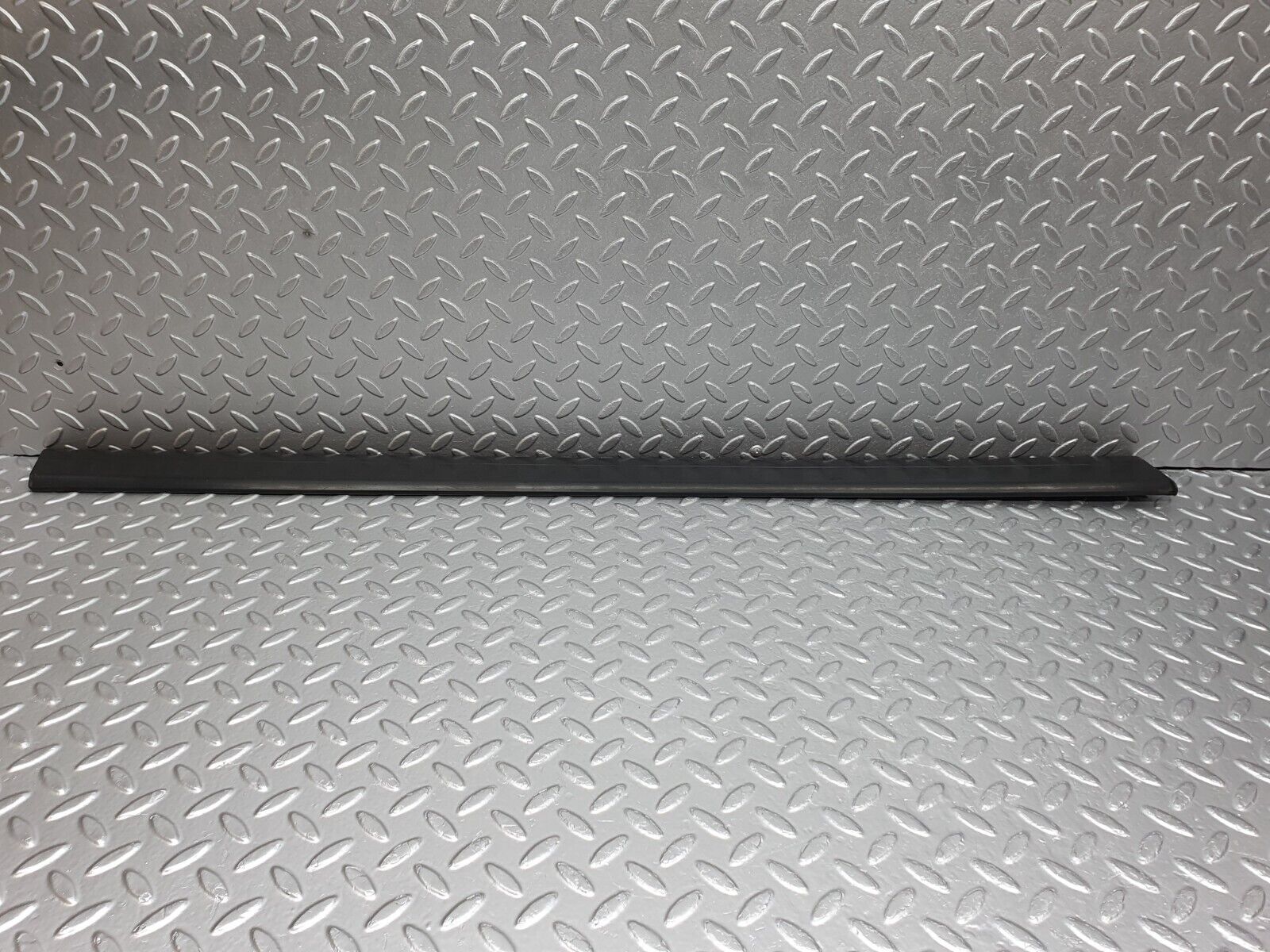 41685 Mercedes-Benz W124 200E Front Left Door Lower Moulding Trim