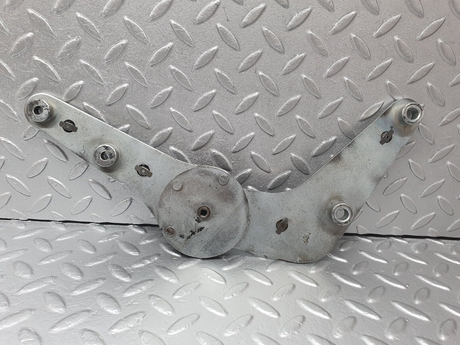 43332 Mercedes-Benz W108 280SE Front Left Seat Hinge Pair With Rod 0009106385 0009106886