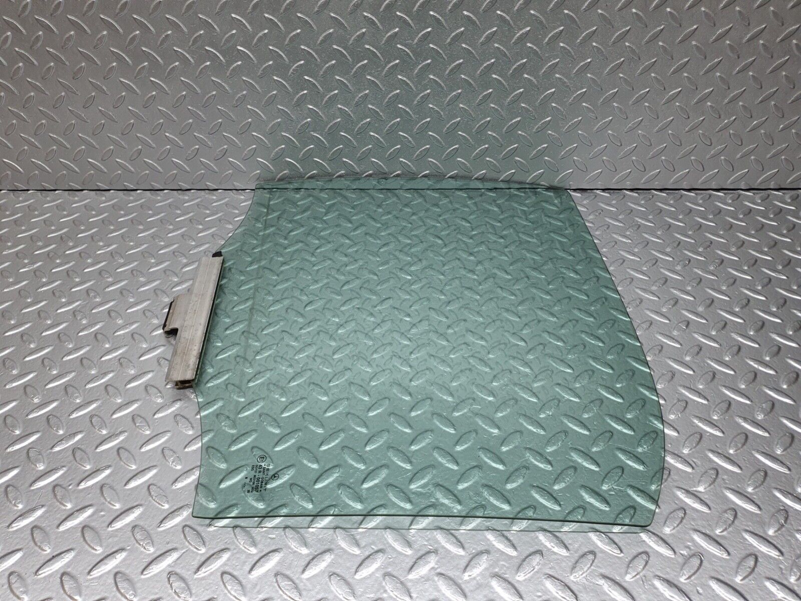 41992 Mercedes-Benz W202 C200 Rear Right Door Window Glass