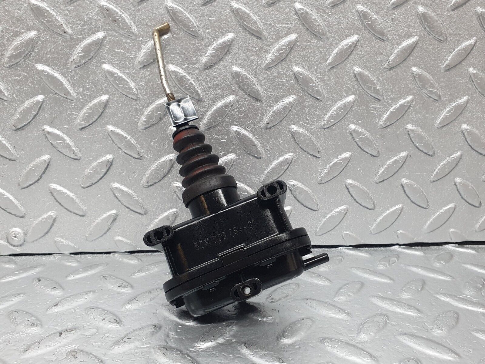 43647 Mercedes-Benz C126 380SEC Coupe Left Door Lock Vacuum Actuator