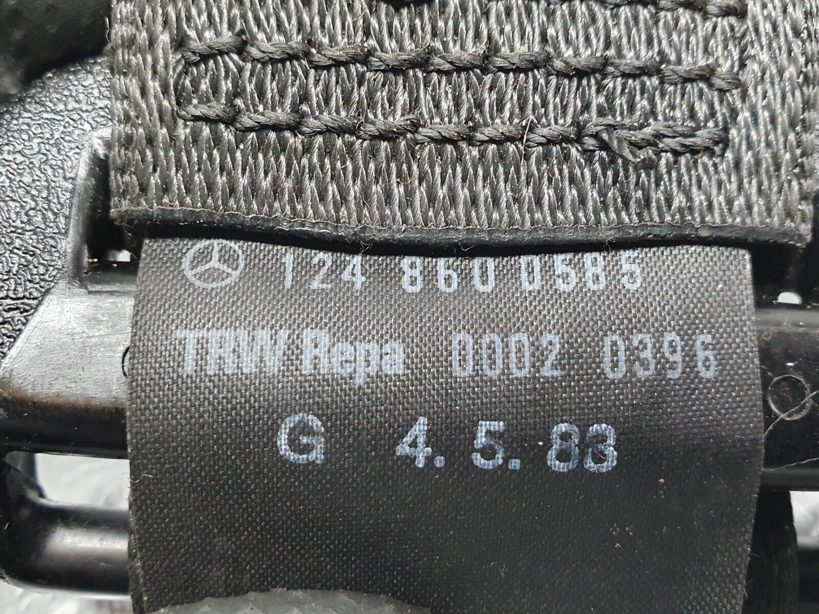 41694 Mercedes-Benz W124 200E Rear Seat Belt Set With Buckles 1248601185 1248601169 1248600585 1248600585