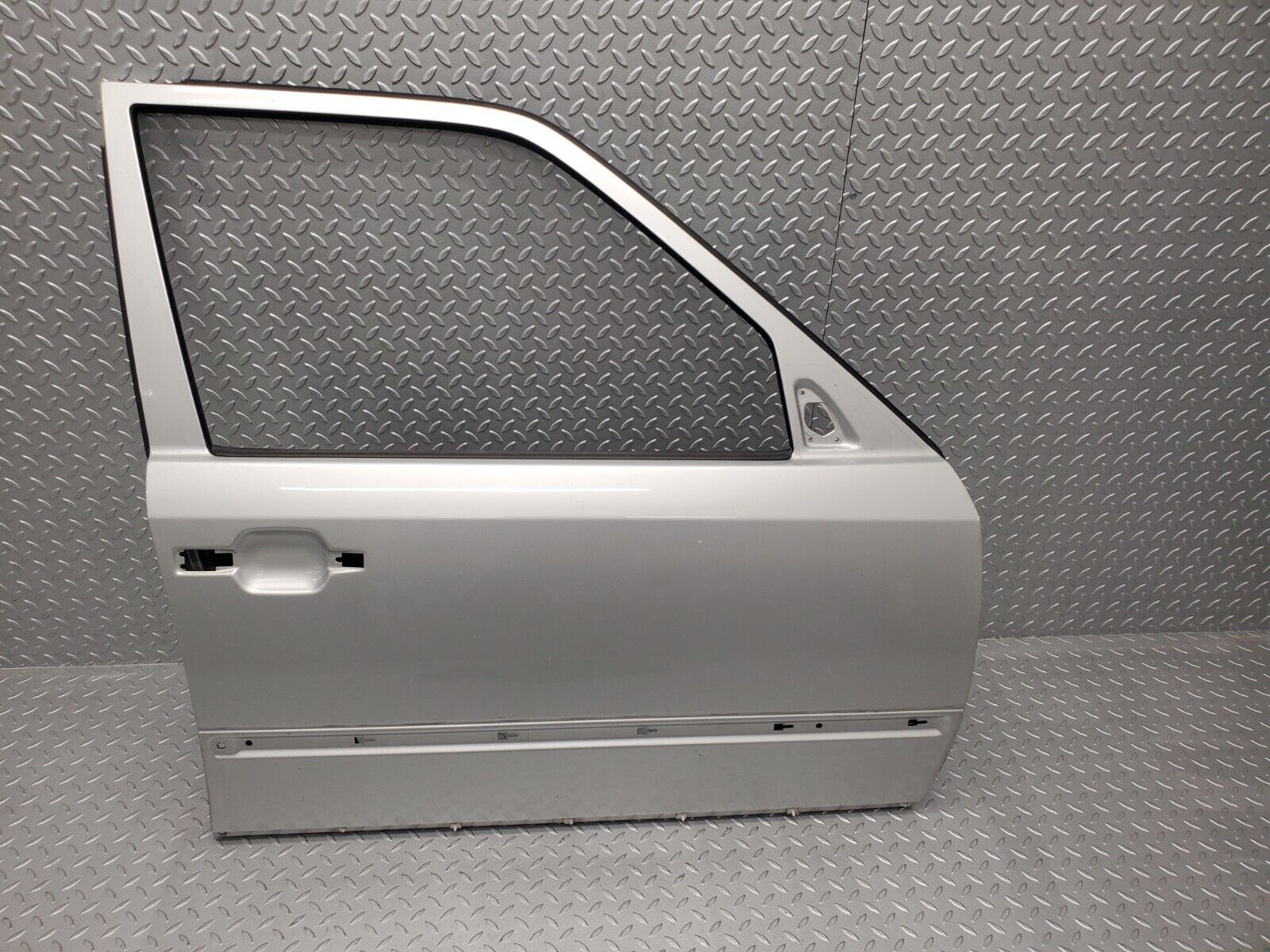 46121 Mercedes-Benz W124 Front Right Door