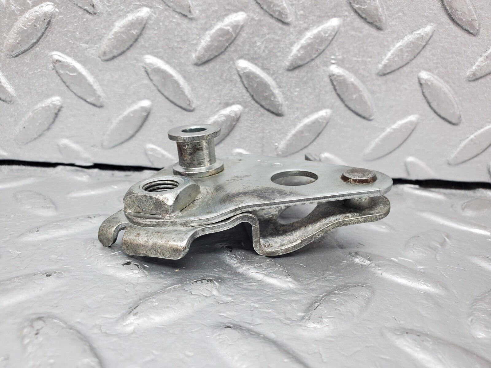 44405 Mercedes-Benz W123 280E Front Right Seat Belt Bracket