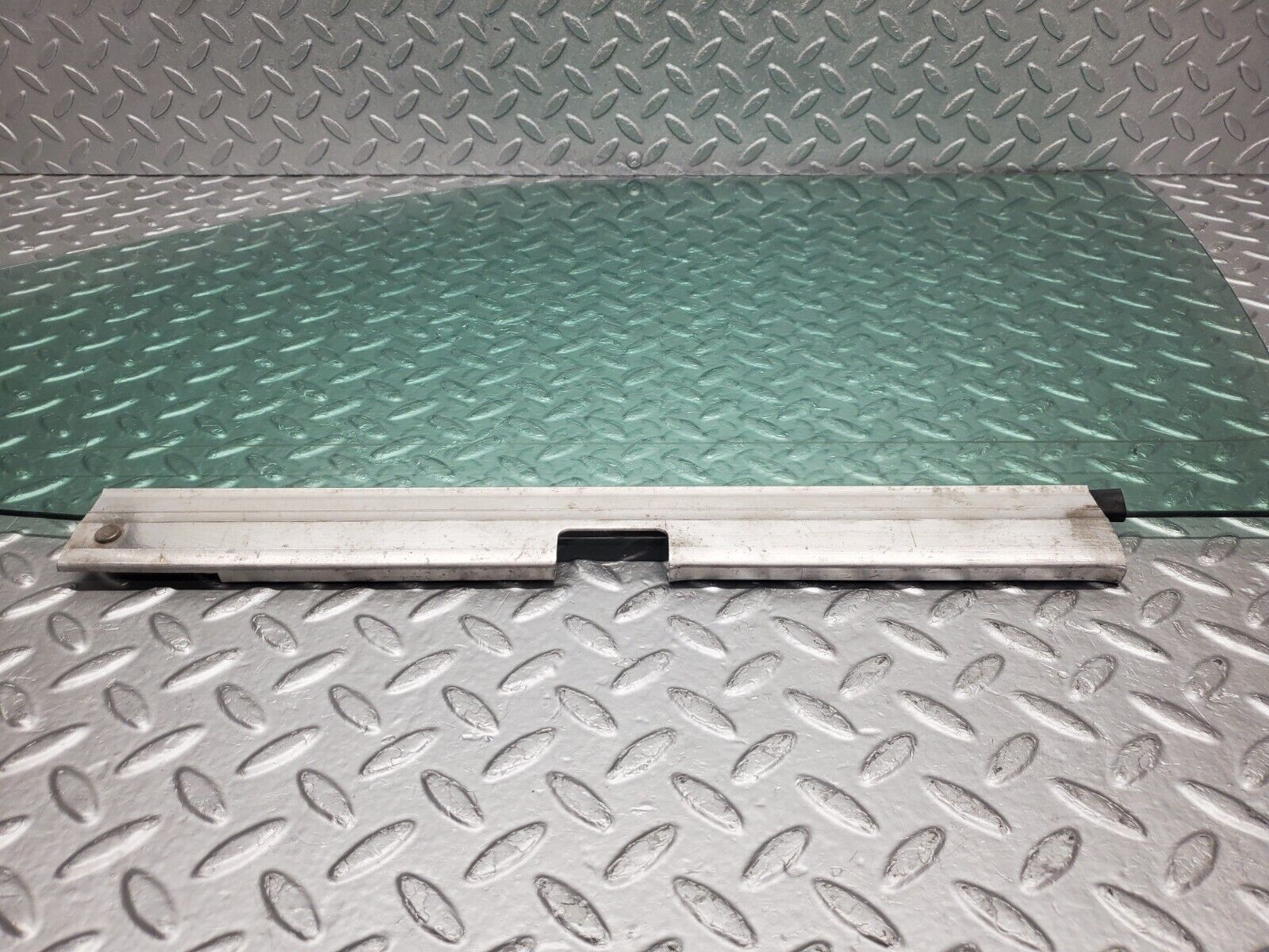 46247 Mercedes-Benz W124 280E Front Left Door Window Glass