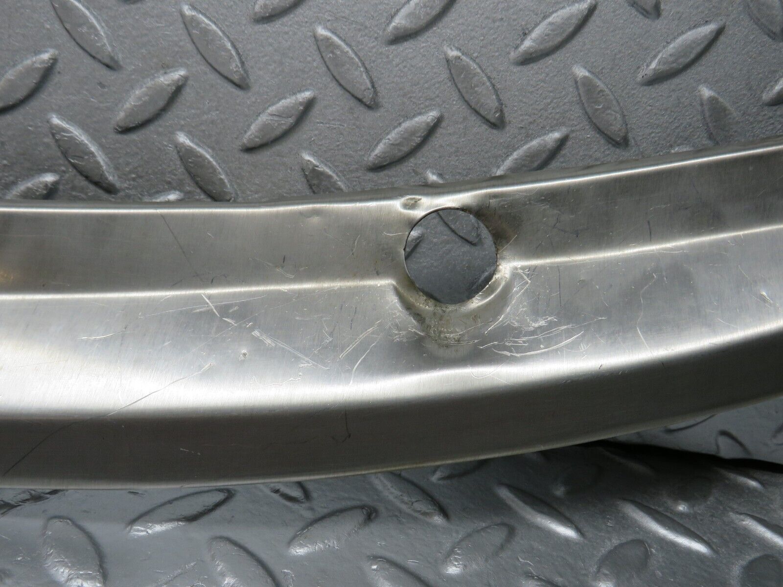 39865 Mercedes-Benz R107 350SL Windscreen Top Chrome Trim