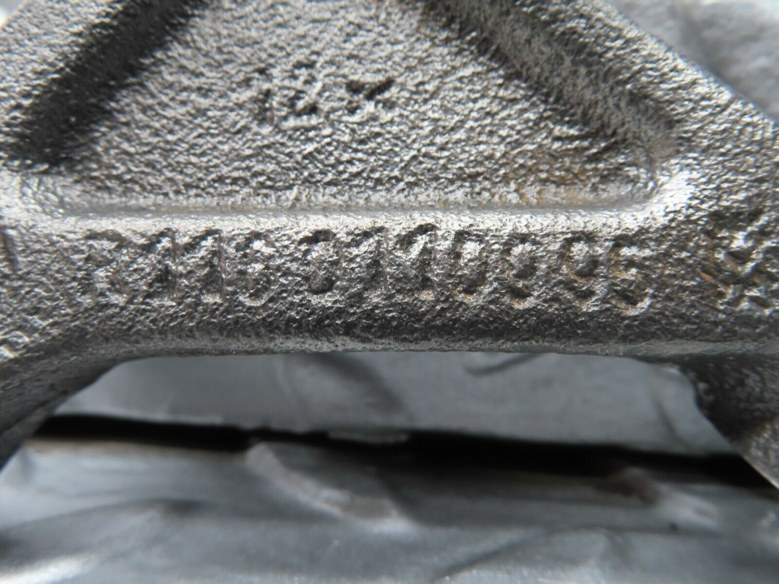 20627 Mercedes-Benz R107 450SL Engine Mount Bracket Pair 1160110995