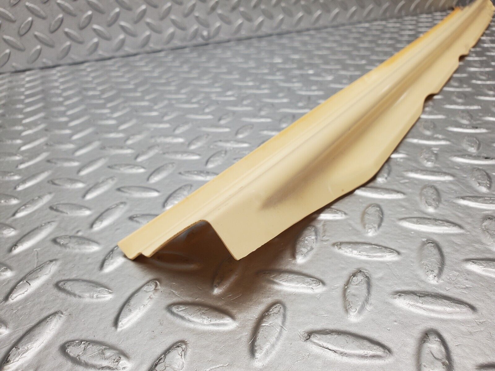 46743 Mercedes-Benz R129 320SL Coupe Left Door Sill Trim Beige 1297270988