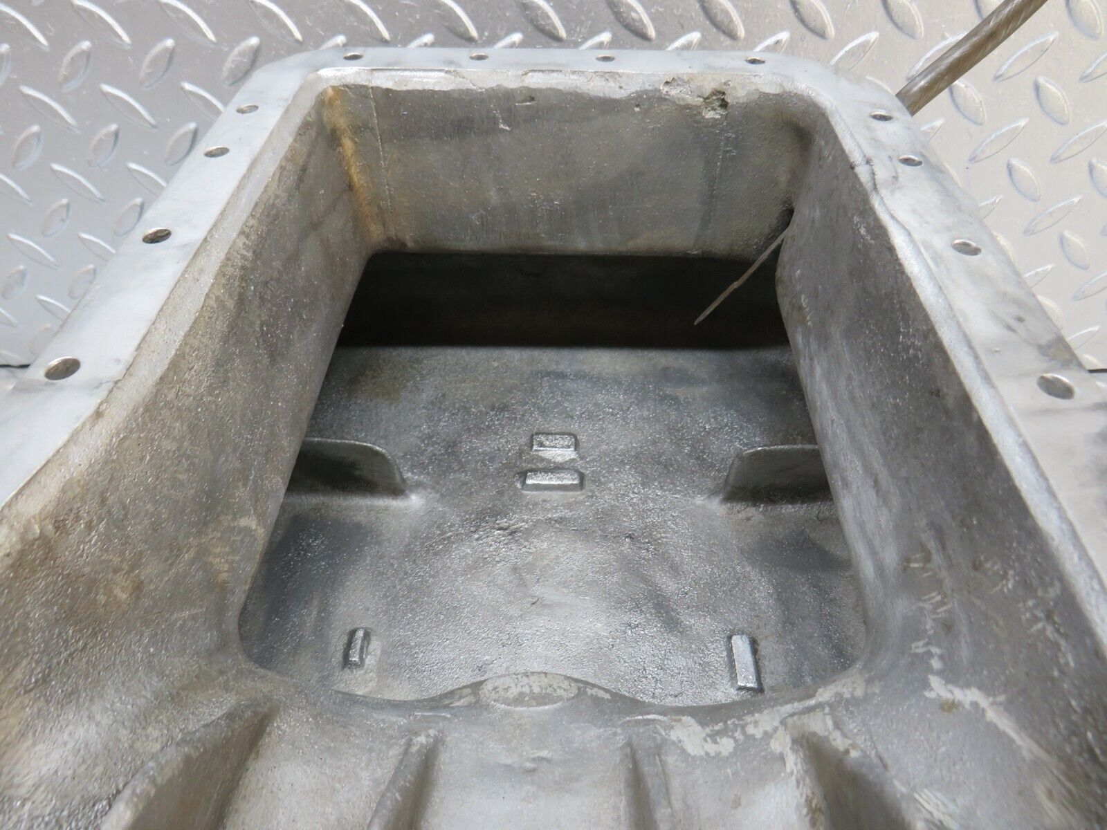 32845 Mercedes-Benz C107 R107 350 V8 Oil Pan Oil Sump 1160102913