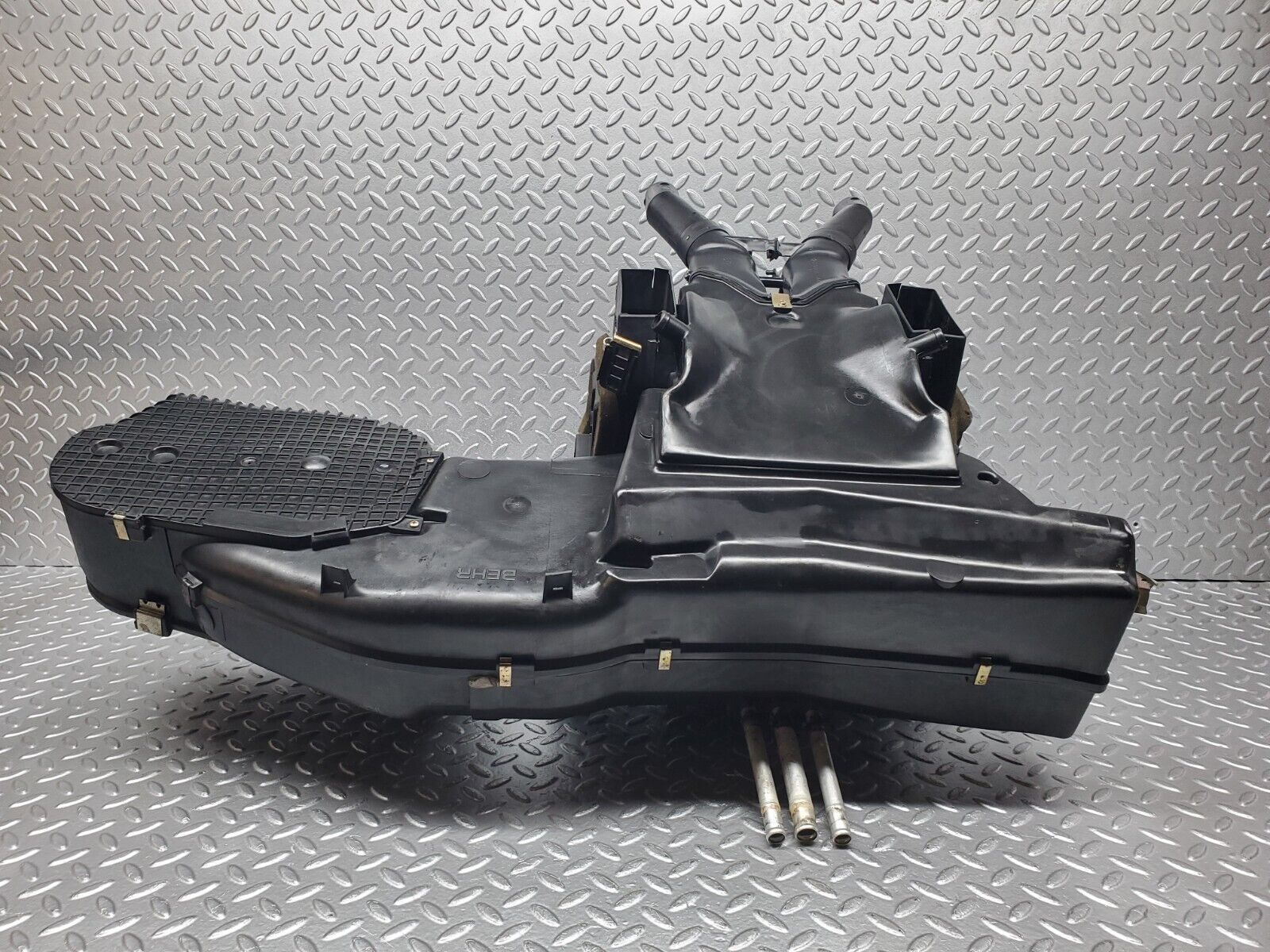 45897 Mercedes-Benz W126 420SE Heater Box Blower Housing Behr