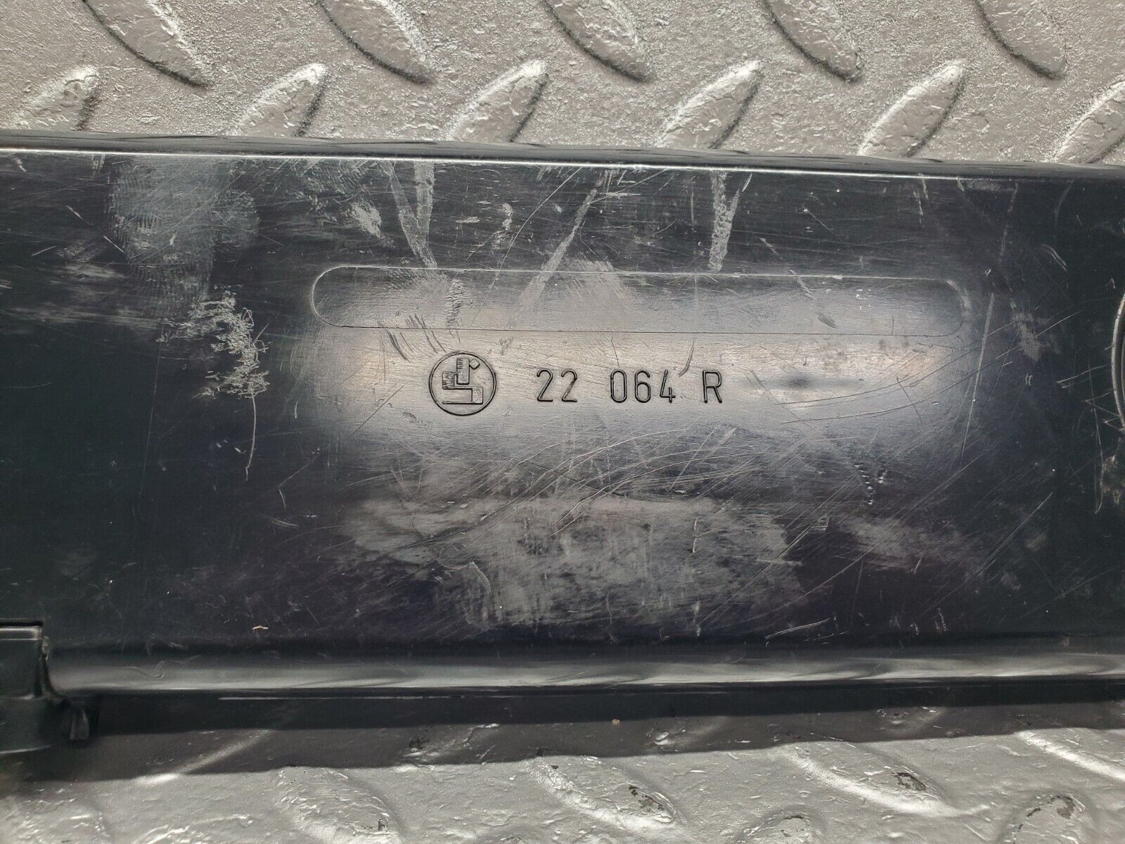 46439 Mercedes-Benz C123 280CE Coupe Tail Light Bulb Holder Right Side 22064R