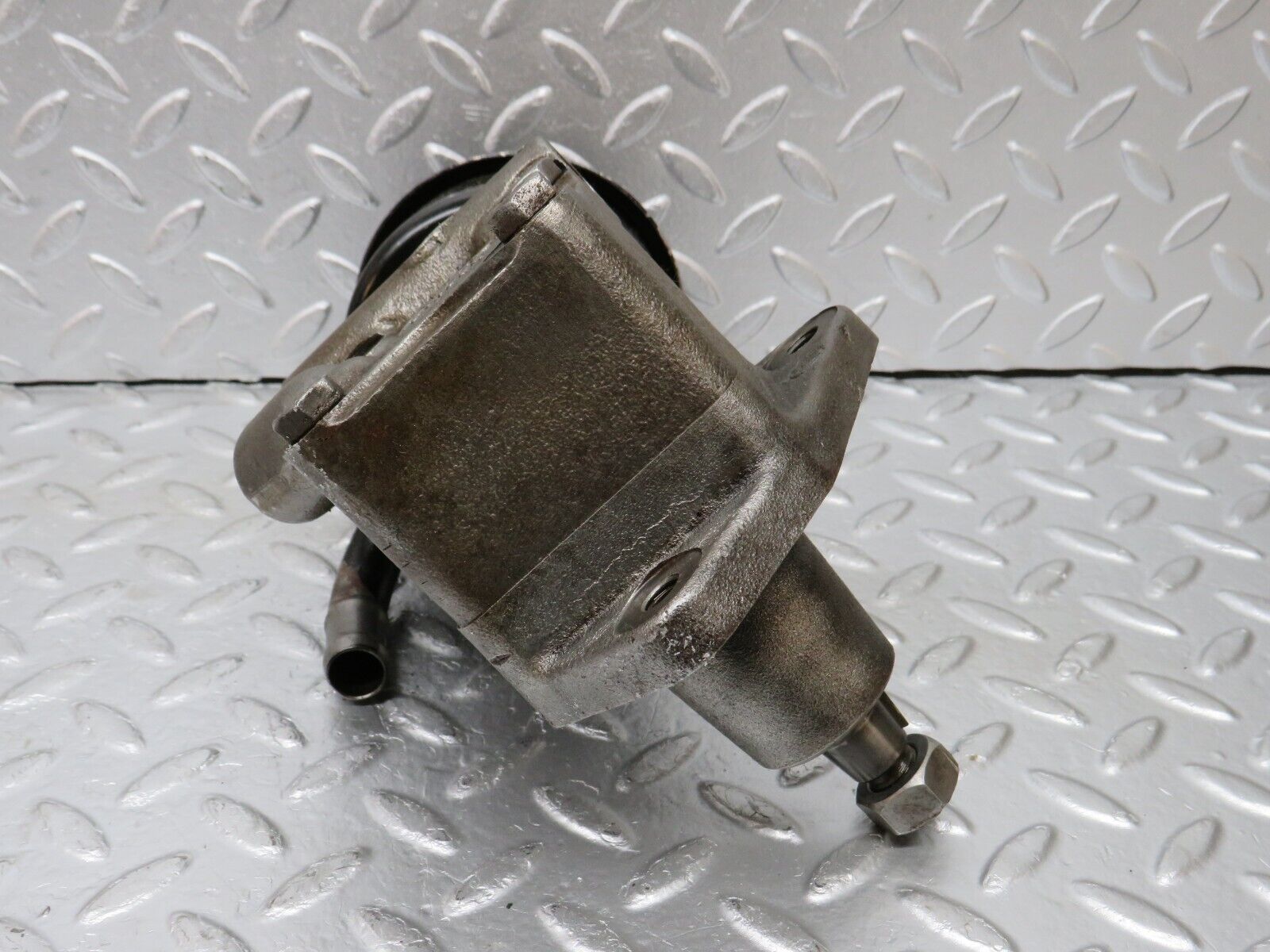 33033 Mercedes-Benz C107 R107 350 V8 Power Steering Pump 1164600183