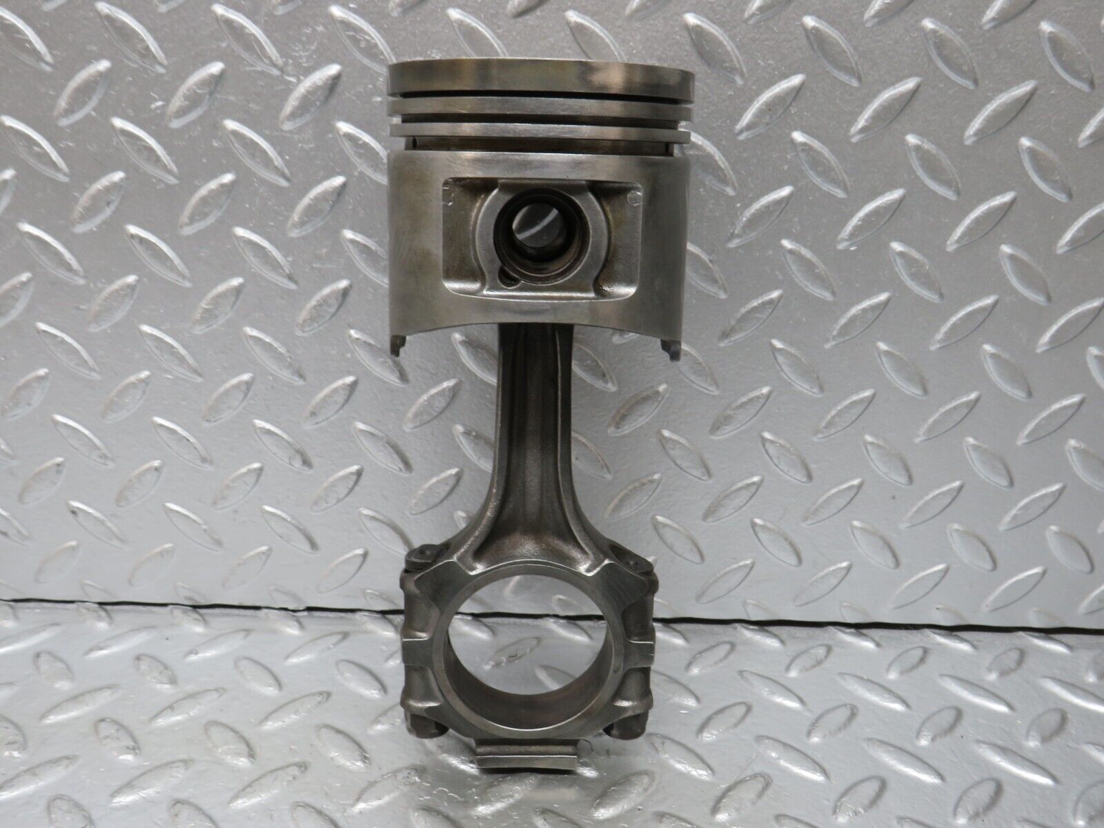 32989 Mercedes-Benz C107 R107 350 V8 Piston With Connecting Rod 92mm 11607