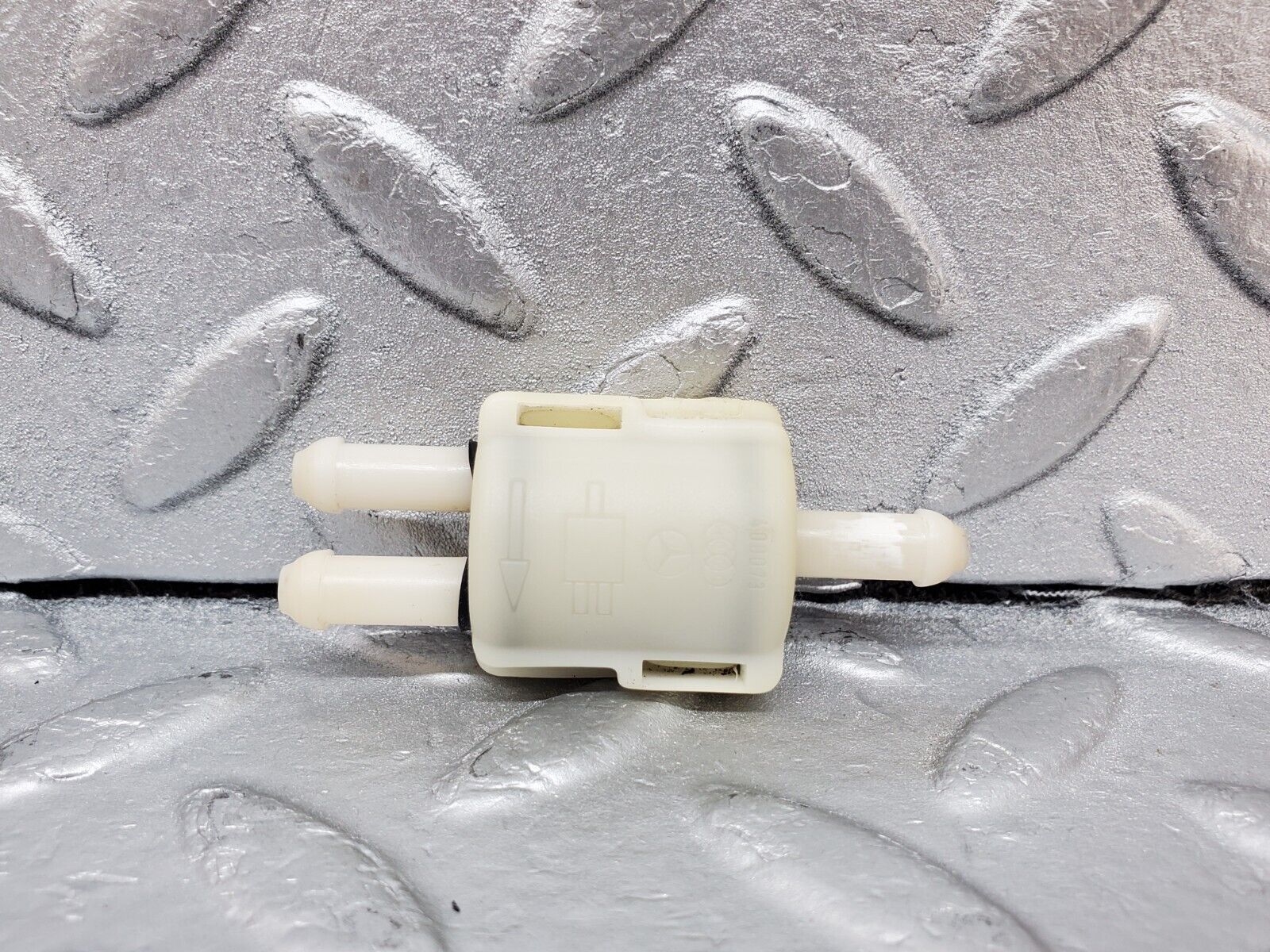 44942 Mercedes-Benz R129 300SL Coupe Windscreen Washer Fluid Distributor