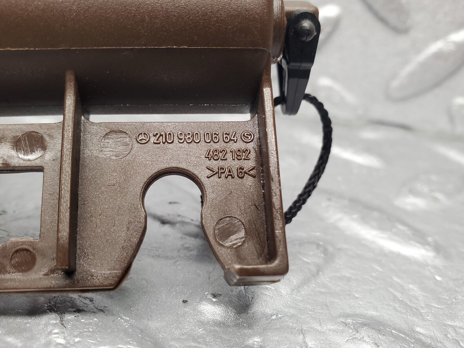 46009 Mercedes-Benz W220 S430 Glove Box Lid Spring 2109800664